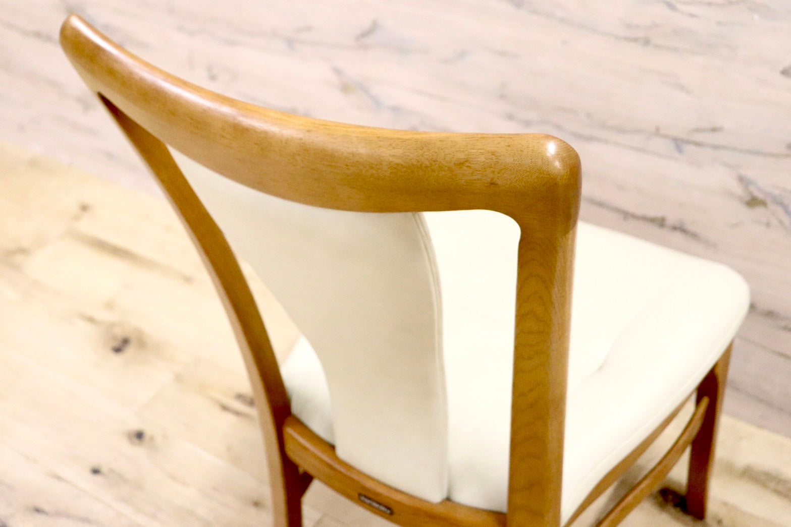 GMIK75○karimoku / カリモク ダイニングチェア アームレスチェア 椅子 合皮 アイボリー モダン 国産家具