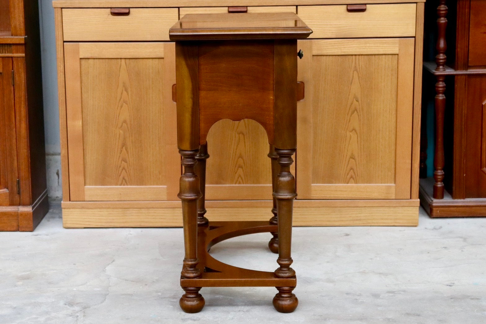 GMIH63○VARO.S.A. VALENTI / バロッサバレンティ コンソールテーブル サイドテーブル 花台 電話台 スペイン最高峰 IDC大塚家具