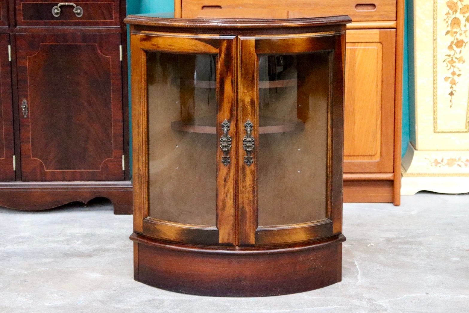 GMIS158○karimoku / カリモク コロニアル コーナーキャビネット 飾り棚 収納家具 キャビネット クラシカル 国産家具