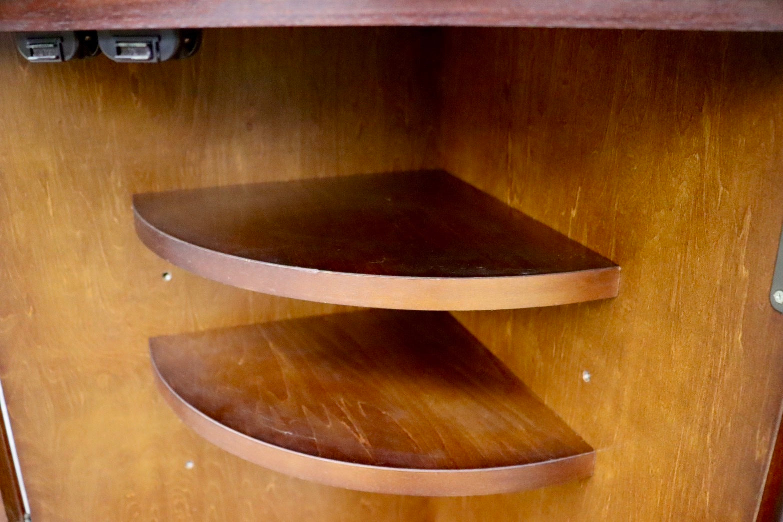 GMIS158○karimoku / カリモク コロニアル コーナーキャビネット 飾り棚 収納家具 キャビネット クラシカル 国産家具