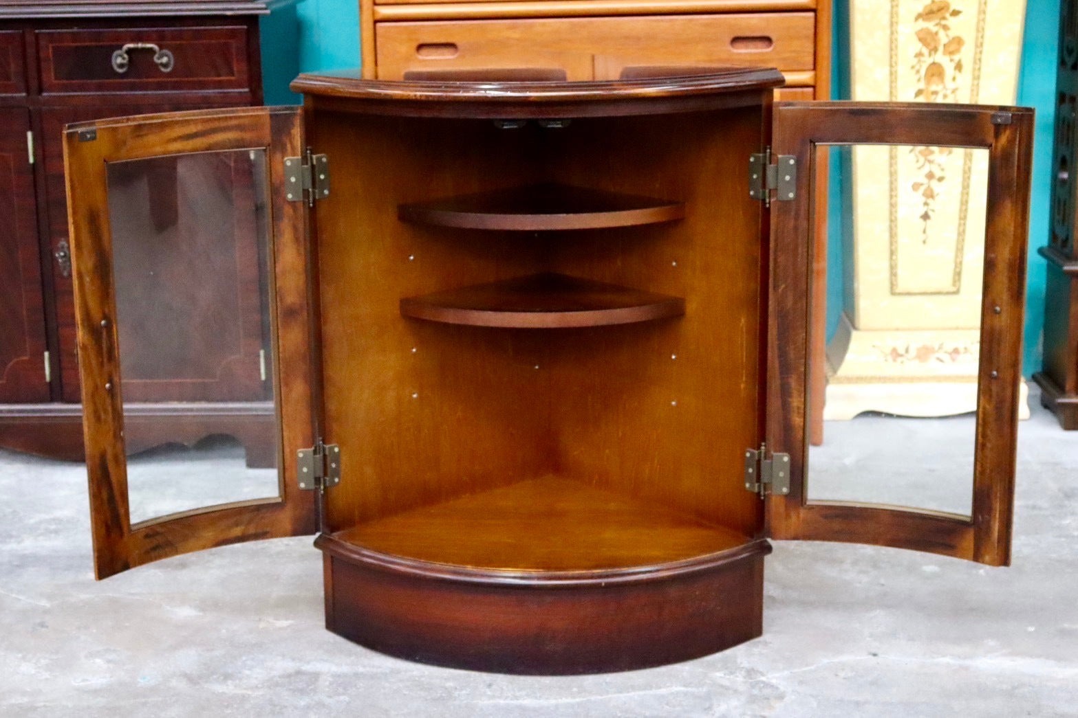 GMIS158○karimoku / カリモク コロニアル コーナーキャビネット 飾り棚 収納家具 キャビネット クラシカル 国産家具