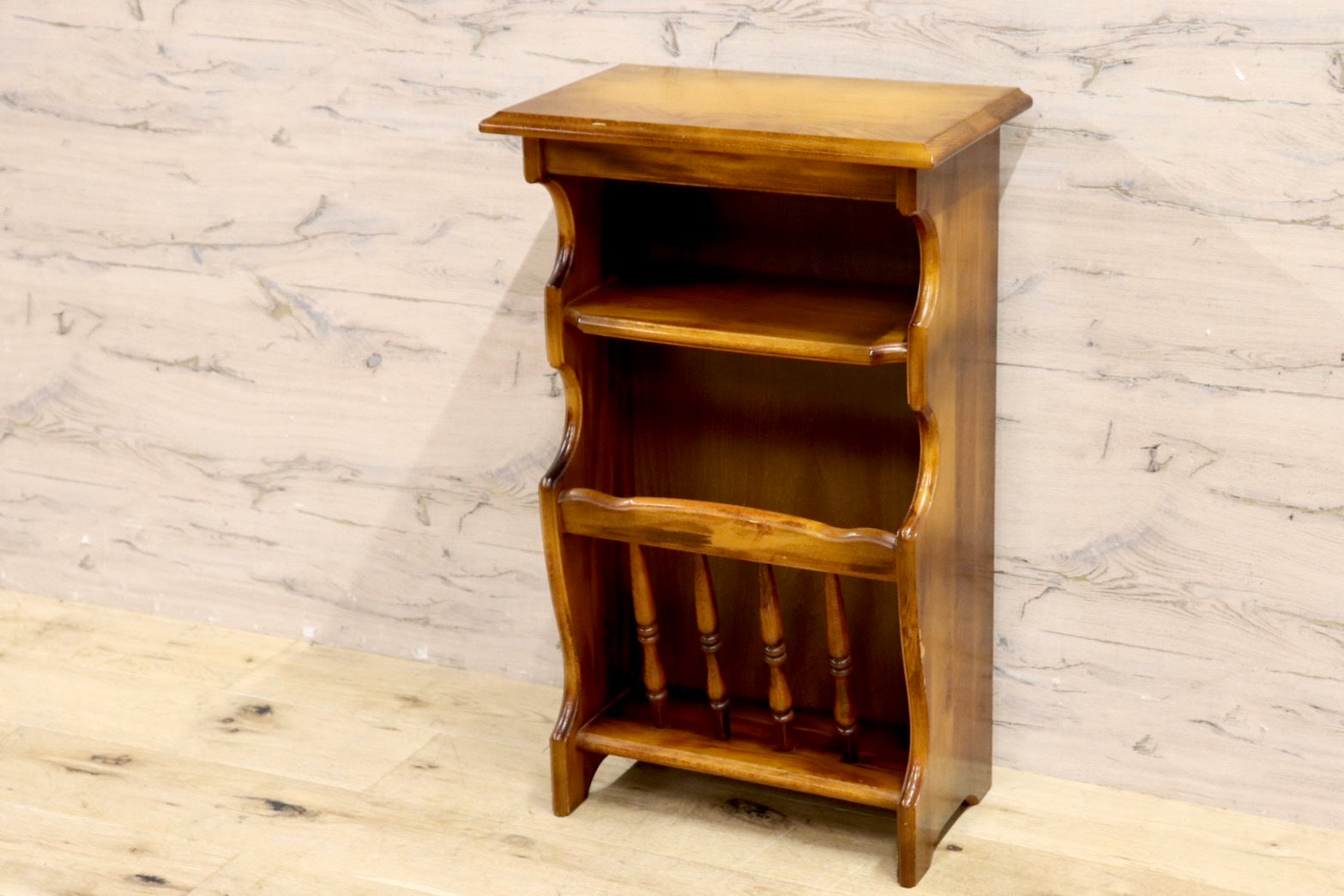 GMIS168○karimoku / カリモク コロニアル 電話台 飾り台 花台 マガジンラック リビング収納 オールドカリモク モダン 国産家具