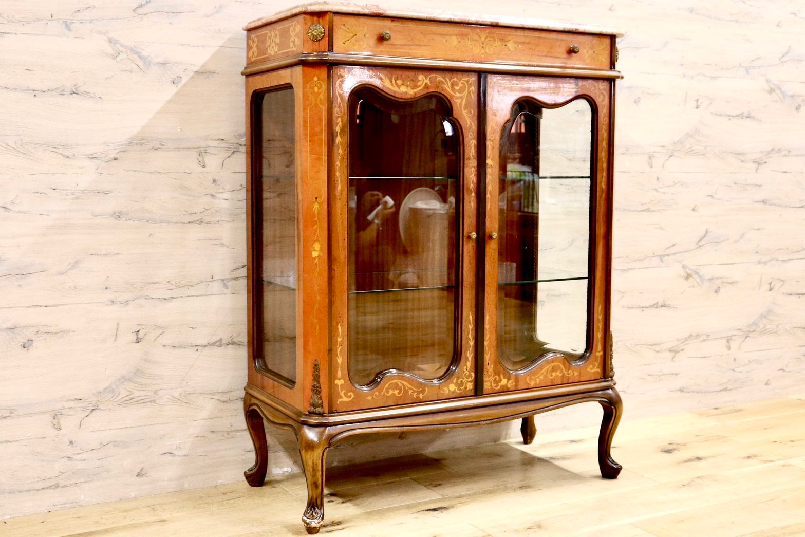 GMIS192○イタリア製 ガラスキャビネット 象嵌細工 バーズアイメープル キュリオケース クラシック アンティーク 大理石 ※発送不可