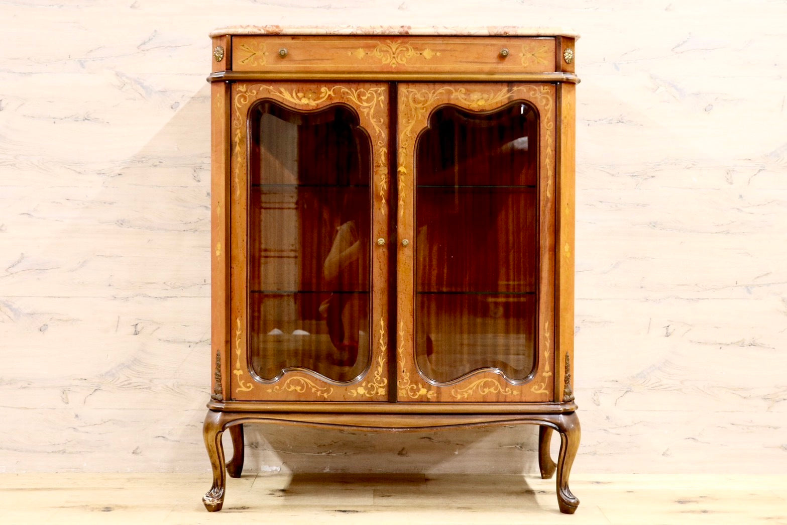 GMIS192○イタリア製 ガラスキャビネット 象嵌細工 バーズアイメープル キュリオケース クラシック アンティーク 大理石 ※発送不可