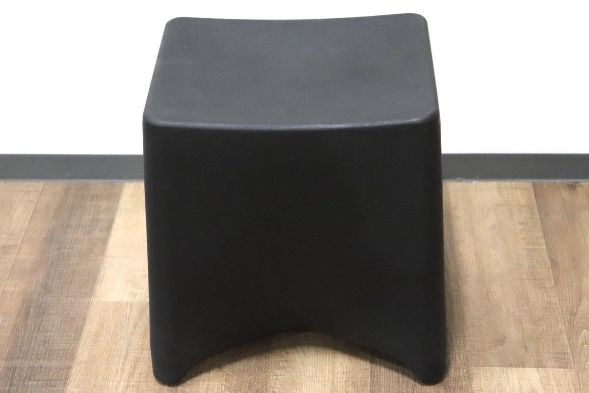 GMGN334B○Kian Furniture / キアン Rumble stool ランブル スツール 腰掛け 椅子 プラスチック ブラック デザイナーズ家具 モダン 展示品