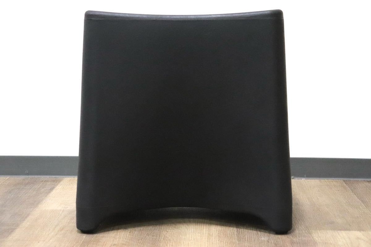 GMGN334B○Kian Furniture / キアン Rumble stool ランブル スツール 腰掛け 椅子 プラスチック ブラック デザイナーズ家具 モダン 展示品