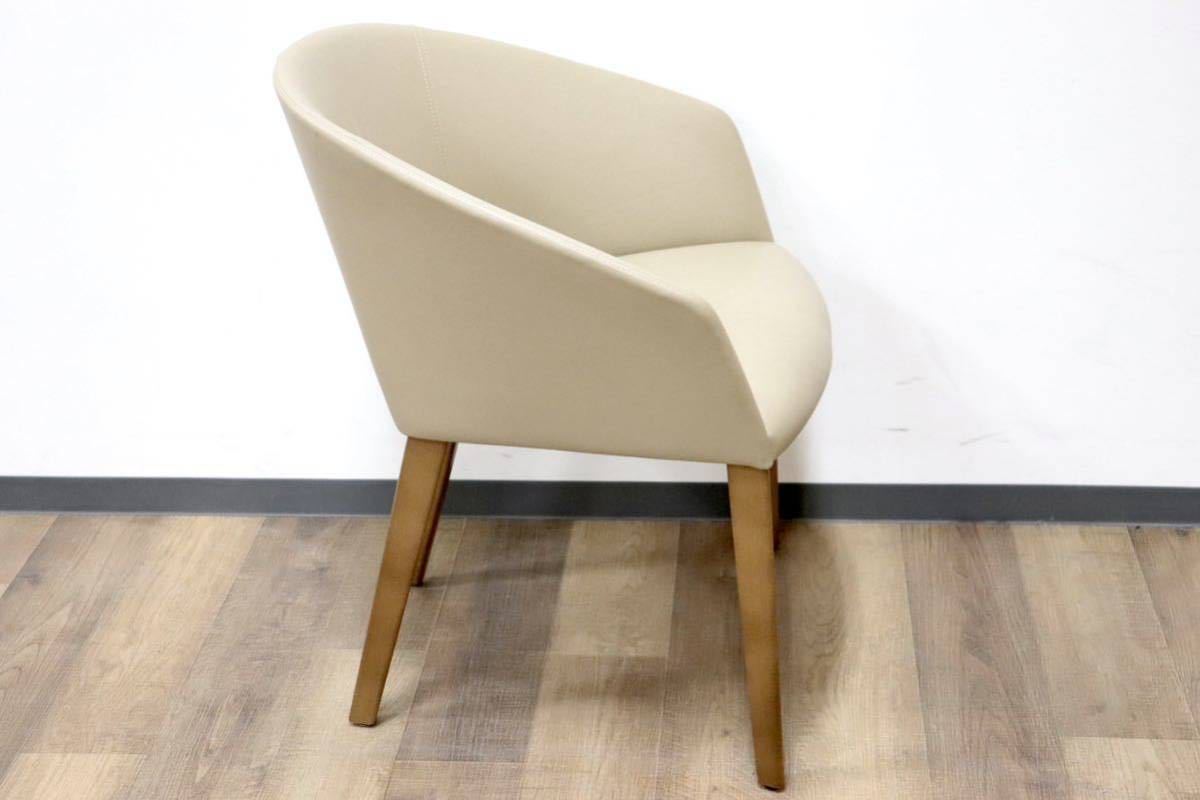 GMGN421T○Andreu World / アンドリュー・ワールド Brandy アームチェア 椅子 本革 レザー ベージュ モダン 定価約20万 展示品