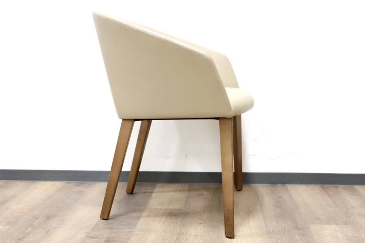 GMGN421S○Andreu World / アンドリュー・ワールド Brandy アームチェア 椅子 本革 レザー ベージュ モダン 定価約20万 展示品