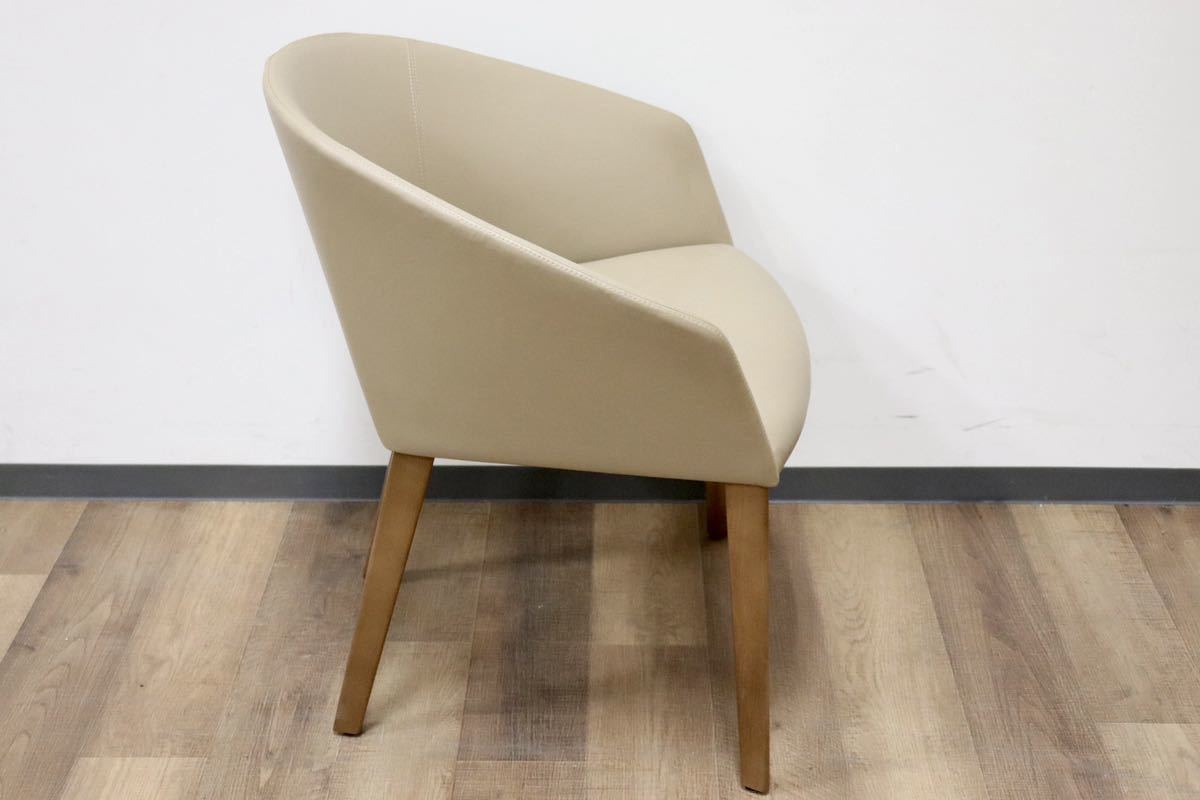 GMGN421E○Andreu World / アンドリュー・ワールド Brandy アームチェア 椅子 本革 レザー ベージュ モダン 定価約20万 展示品