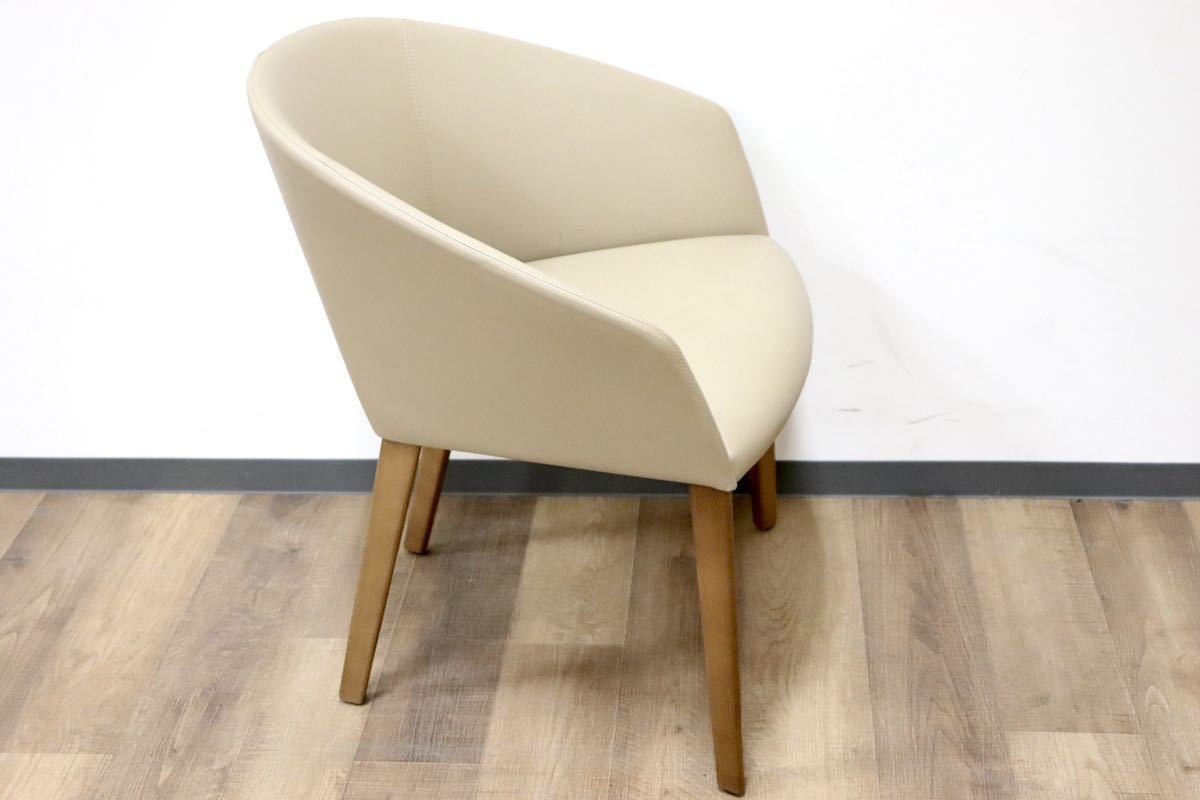 GMGN421R○Andreu World / アンドリュー・ワールド Brandy アームチェア 椅子 本革 レザー ベージュ モダン 定価約20万 展示品