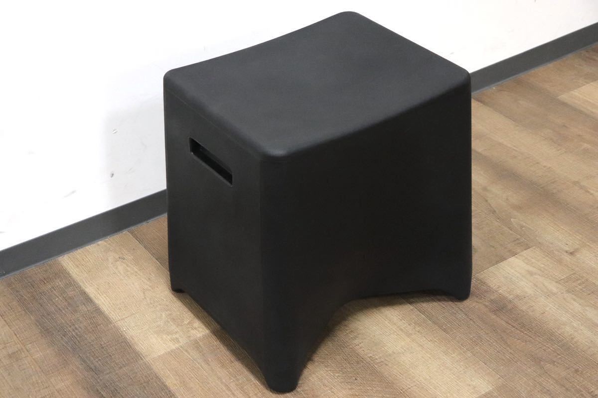 GMGN334B○Kian Furniture / キアン Rumble stool ランブル スツール 腰掛け 椅子 プラスチック ブラック デザイナーズ家具 モダン 展示品