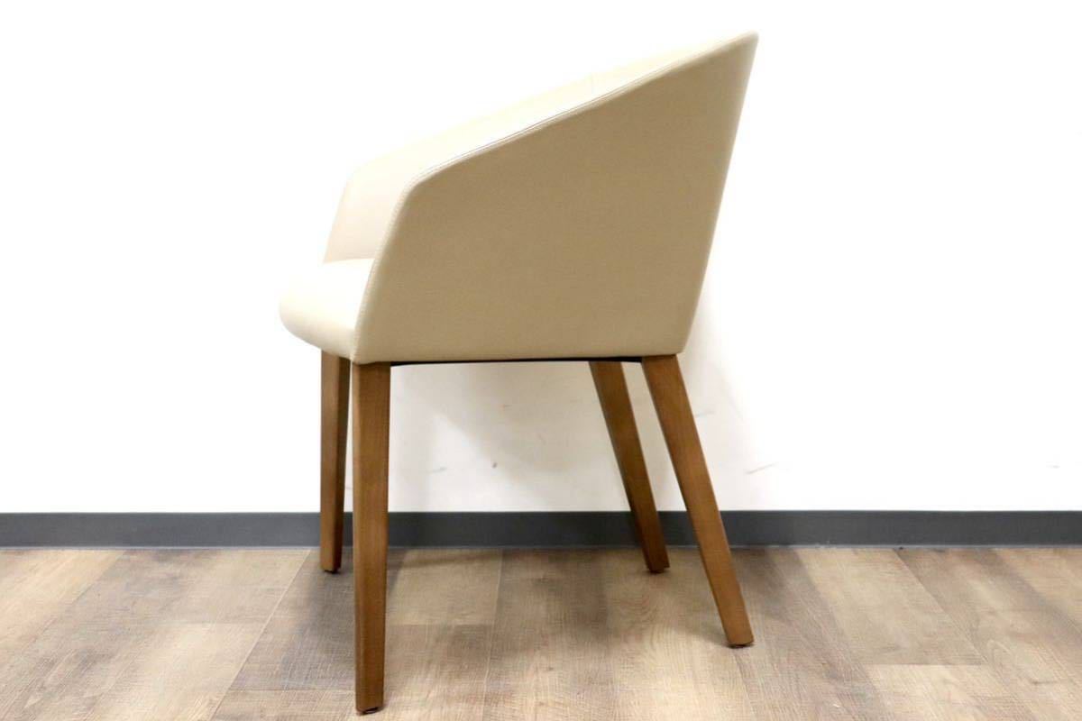 GMGN421R○Andreu World / アンドリュー・ワールド Brandy アームチェア 椅子 本革 レザー ベージュ モダン 定価約20万 展示品