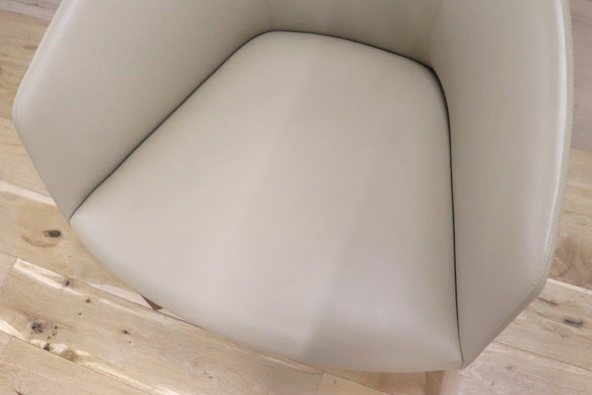 GMGN421H○Andreu World / アンドリュー・ワールド Brandy アームチェア 椅子 本革 レザー ベージュ モダン 定価約20万 展示品