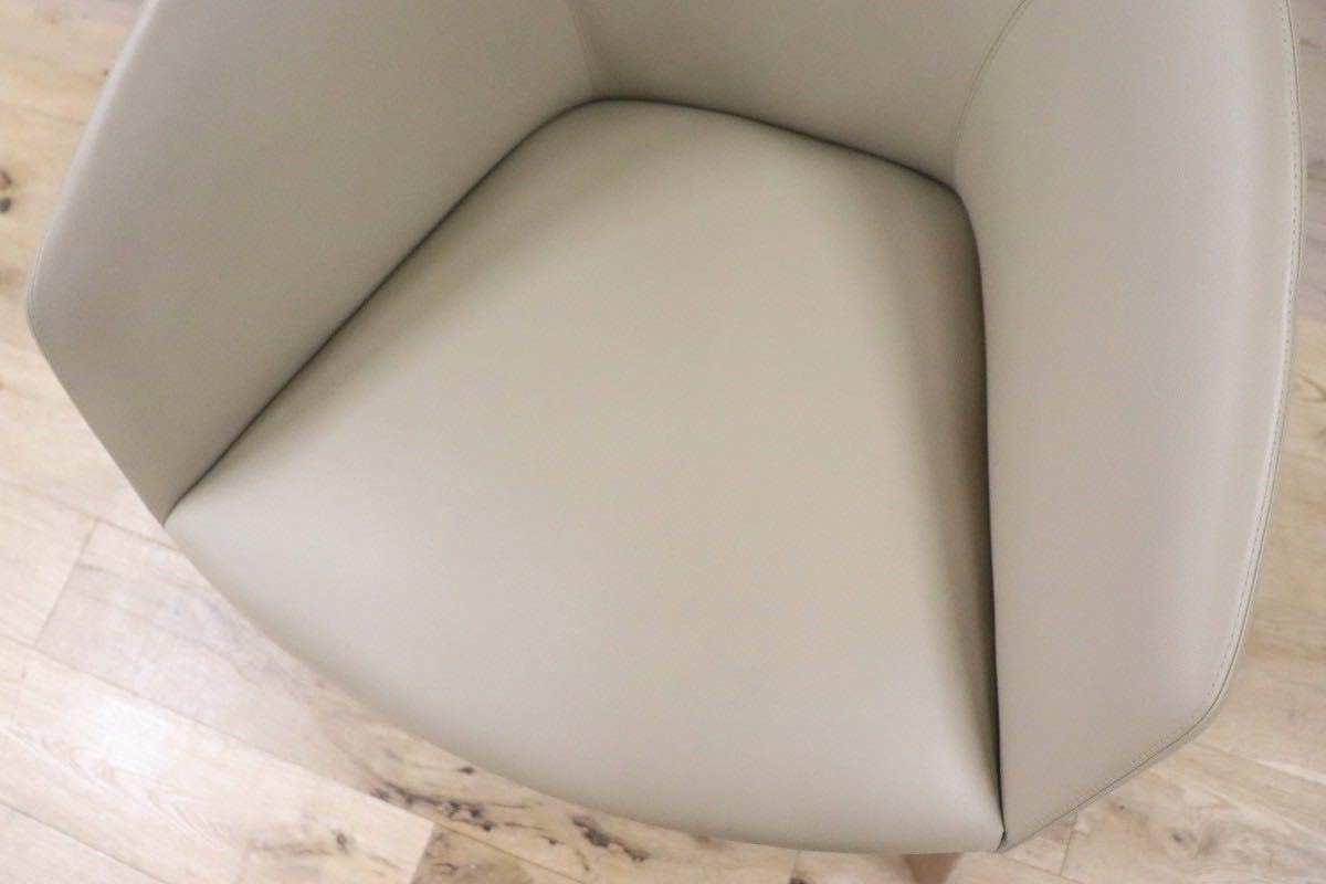 GMGN421B○Andreu World / アンドリュー・ワールド Brandy アームチェア 椅子 本革 レザー ベージュ モダン 定価約20万 展示品