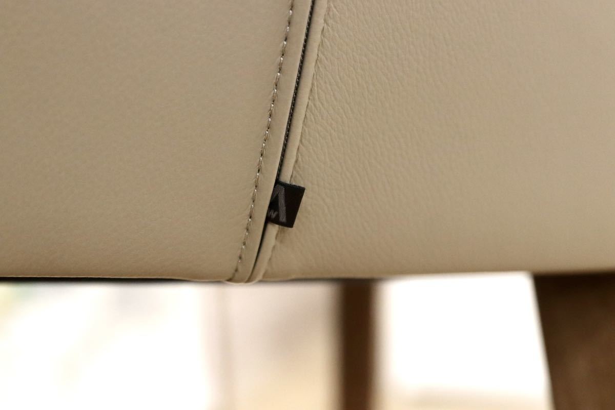 GMGN421G○Andreu World / アンドリュー・ワールド Brandy アームチェア 椅子 本革 レザー ベージュ モダン 定価約20万 展示品