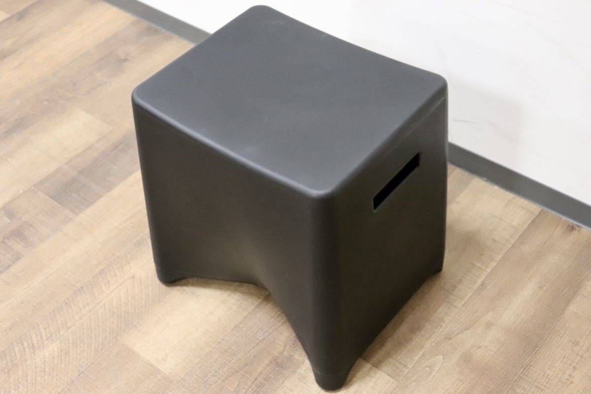 GMGN334A○Kian Furniture / キアン Rumble stool ランブル スツール 腰掛け 椅子 プラスチック ブラック デザイナーズ家具 モダン 展示品