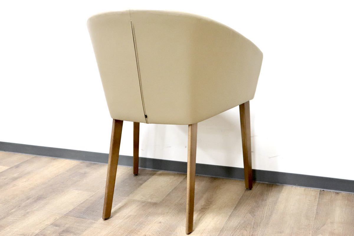 GMGN421S○Andreu World / アンドリュー・ワールド Brandy アームチェア 椅子 本革 レザー ベージュ モダン 定価約20万 展示品