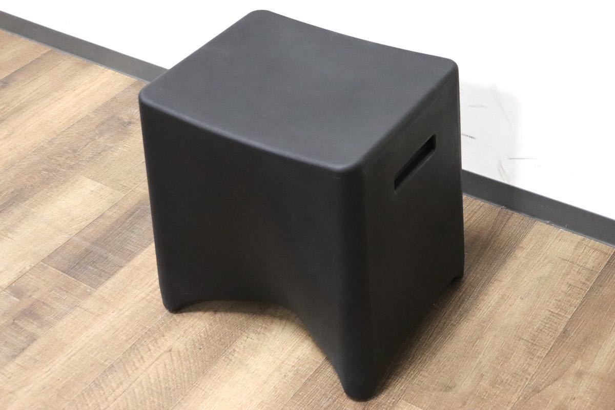 GMGN334B○Kian Furniture / キアン Rumble stool ランブル スツール 腰掛け 椅子 プラスチック ブラック デザイナーズ家具 モダン 展示品