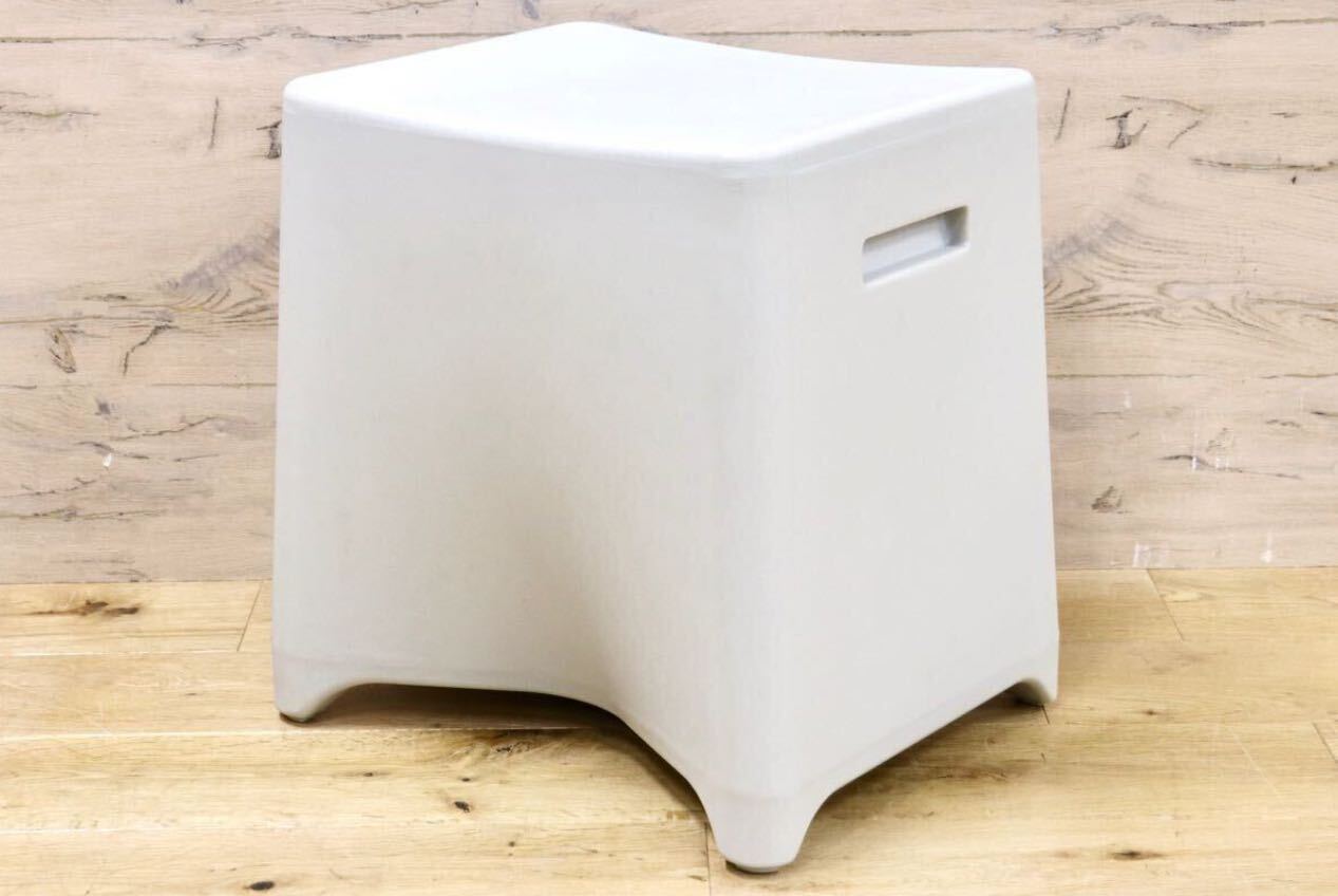 GMGN334C○Kian Furniture / キアン Rumble stool ランブル スツール 腰掛け 椅子 プラスチック ブラック デザイナーズ家具 モダン 展示品