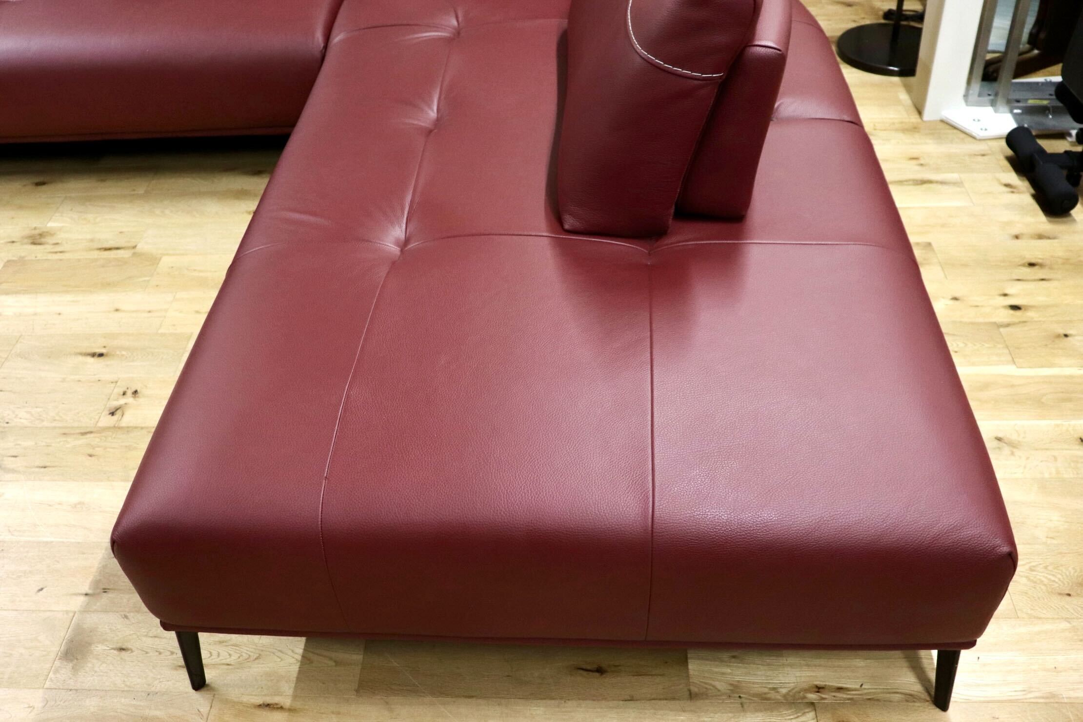 GMHK339○nicoline / ニコライン EGEO エジオ 3人掛けソファ カウチソファ 総革 イタリア 最高級 +CASA 定価約164万 展示品