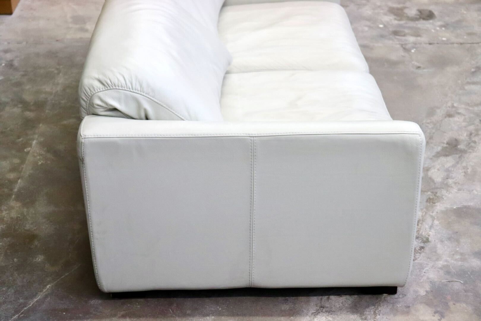 GMIK801○ACTUS / アクタス CASTRO カストロ 2.5人掛けソファ ラブソファ 長椅子 本革 ホワイト スタイリッシュ モダン