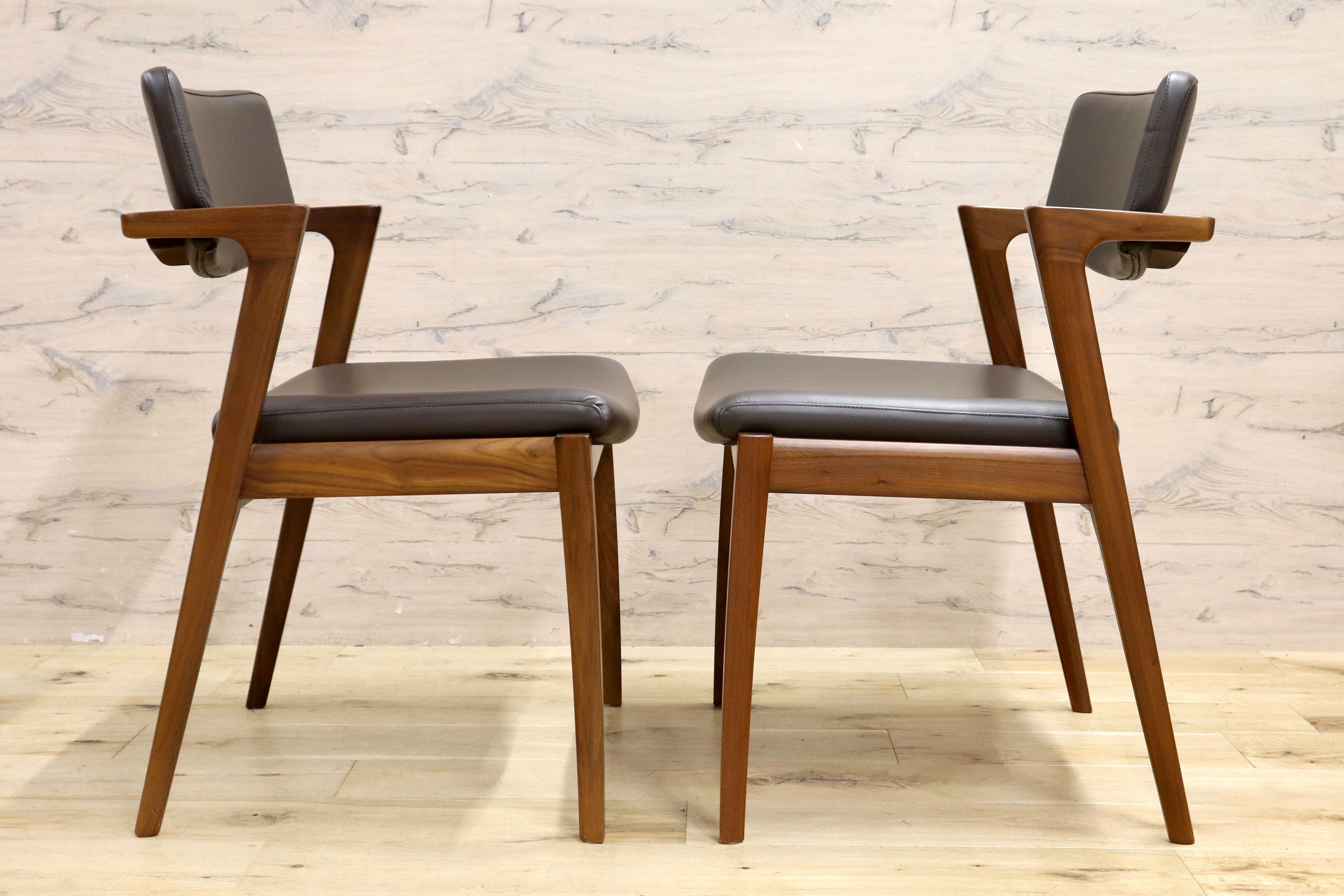 GMIS266B○FUJI FURNITURE / 冨士ファニチア Koti D03780 ワイドアームレスチェア 2脚セット ウォールナット 定価約26万 展示品