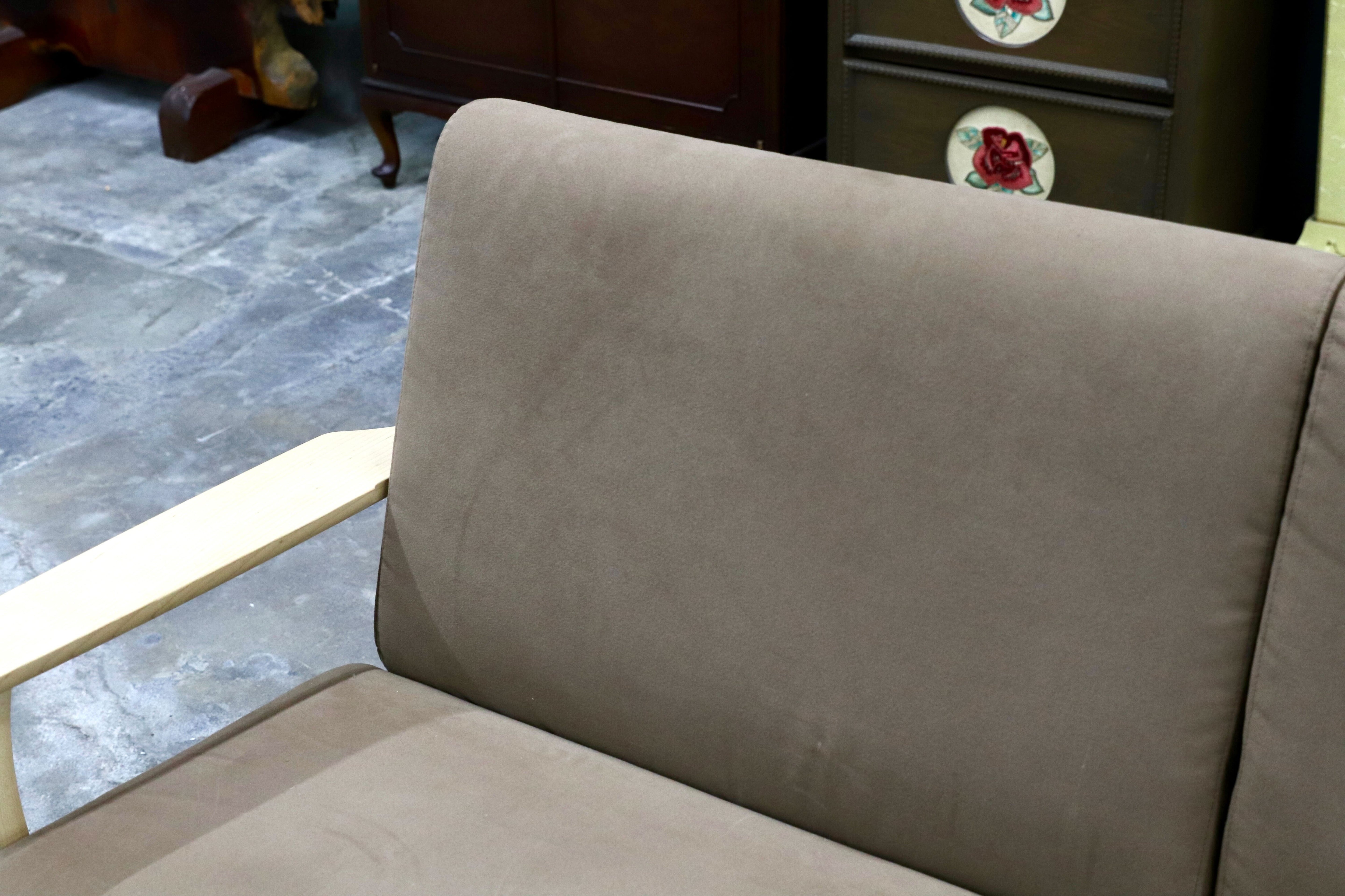 GMIK704○karimoku / カリモク WU6162 2人掛けソファ ラブソファ ピュアメープル 布張り 長椅子 国産家具 約37万 展示品