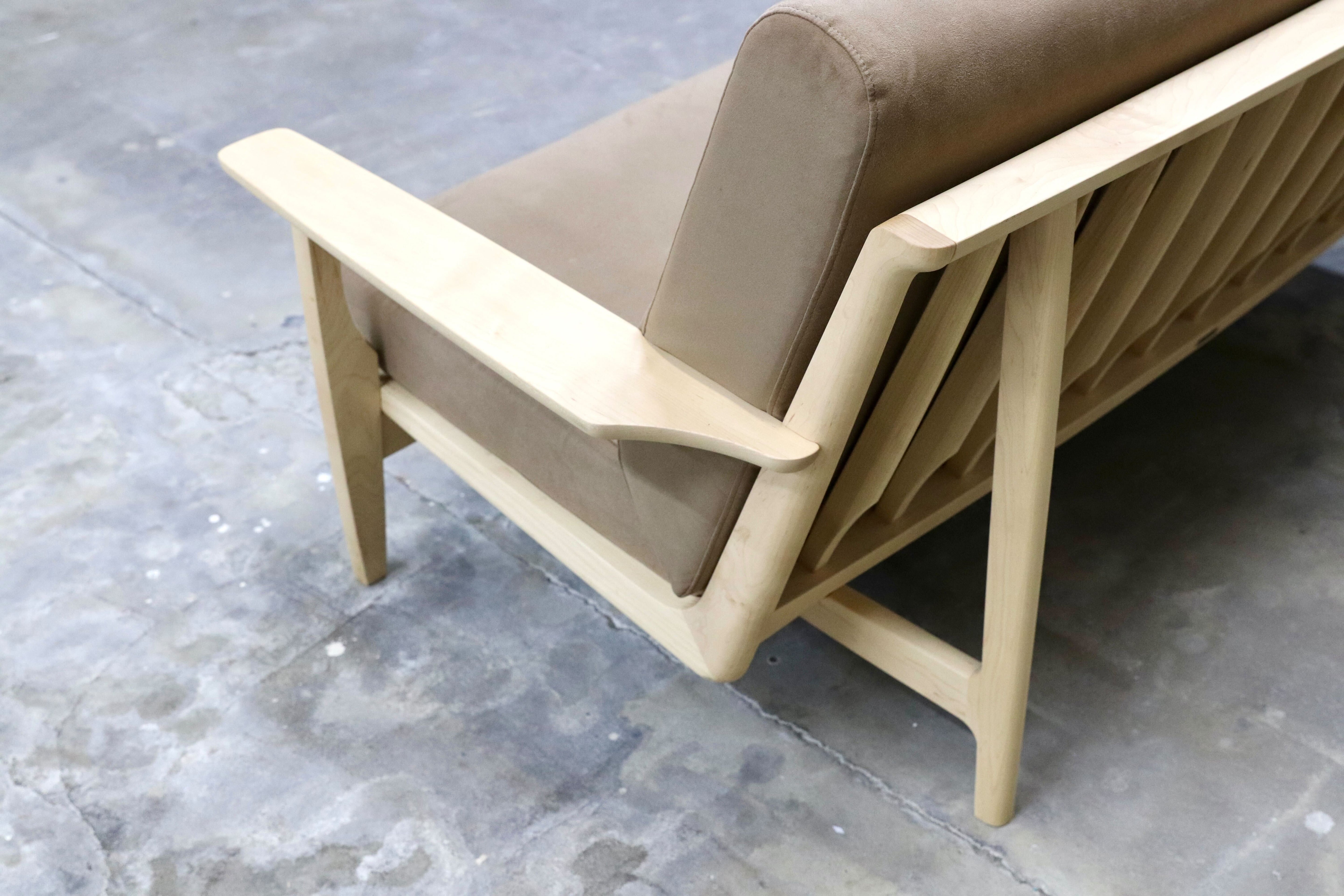 GMIK704○karimoku / カリモク WU6162 2人掛けソファ ラブソファ ピュアメープル 布張り 長椅子 国産家具 約37万 展示品