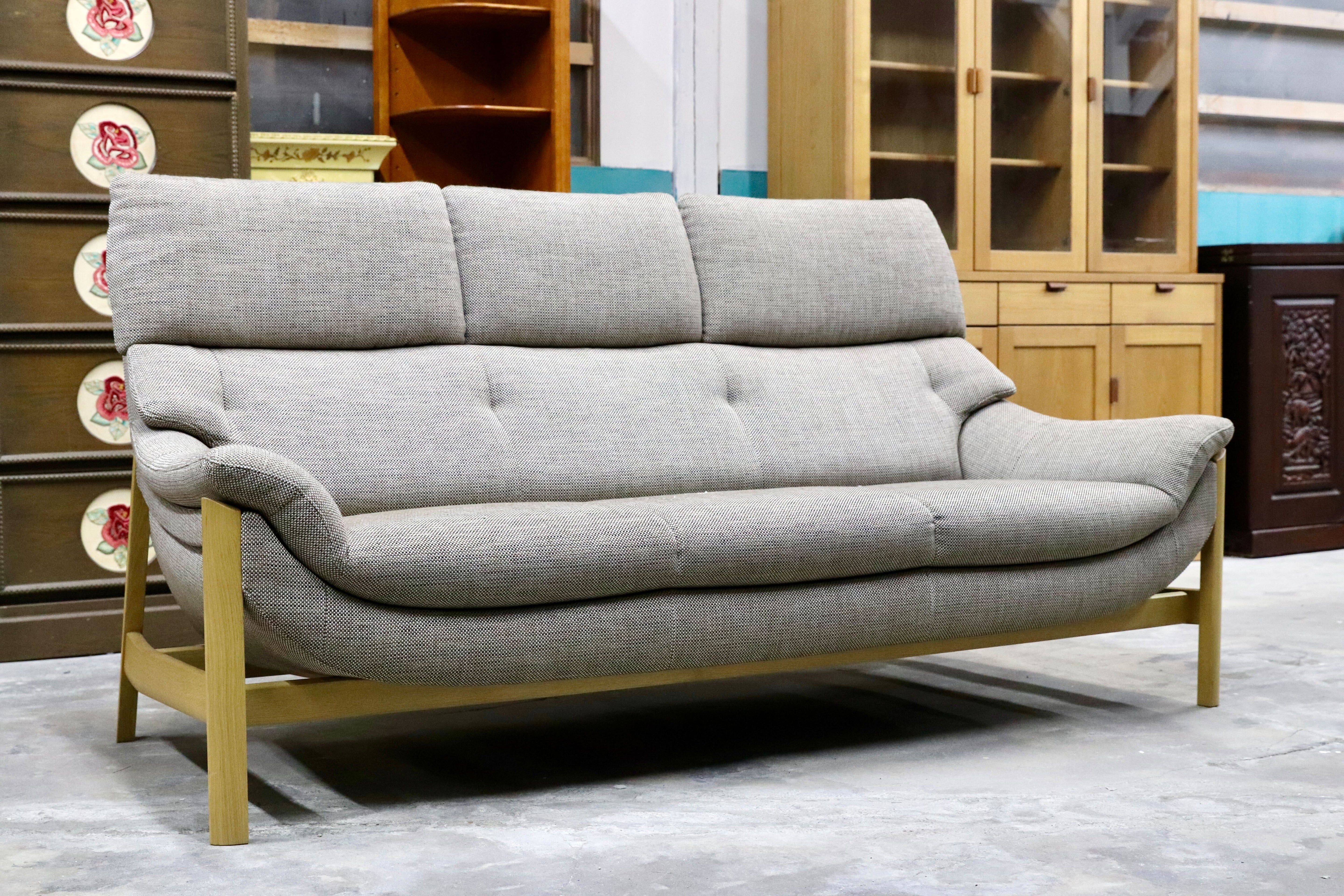 GMIS374○karimoku / カリモク UU62シリーズ 長椅子 3人掛けソファ トリプルソファ 布張り オーク材 北欧スタイル 国産家具 定価約32.5万