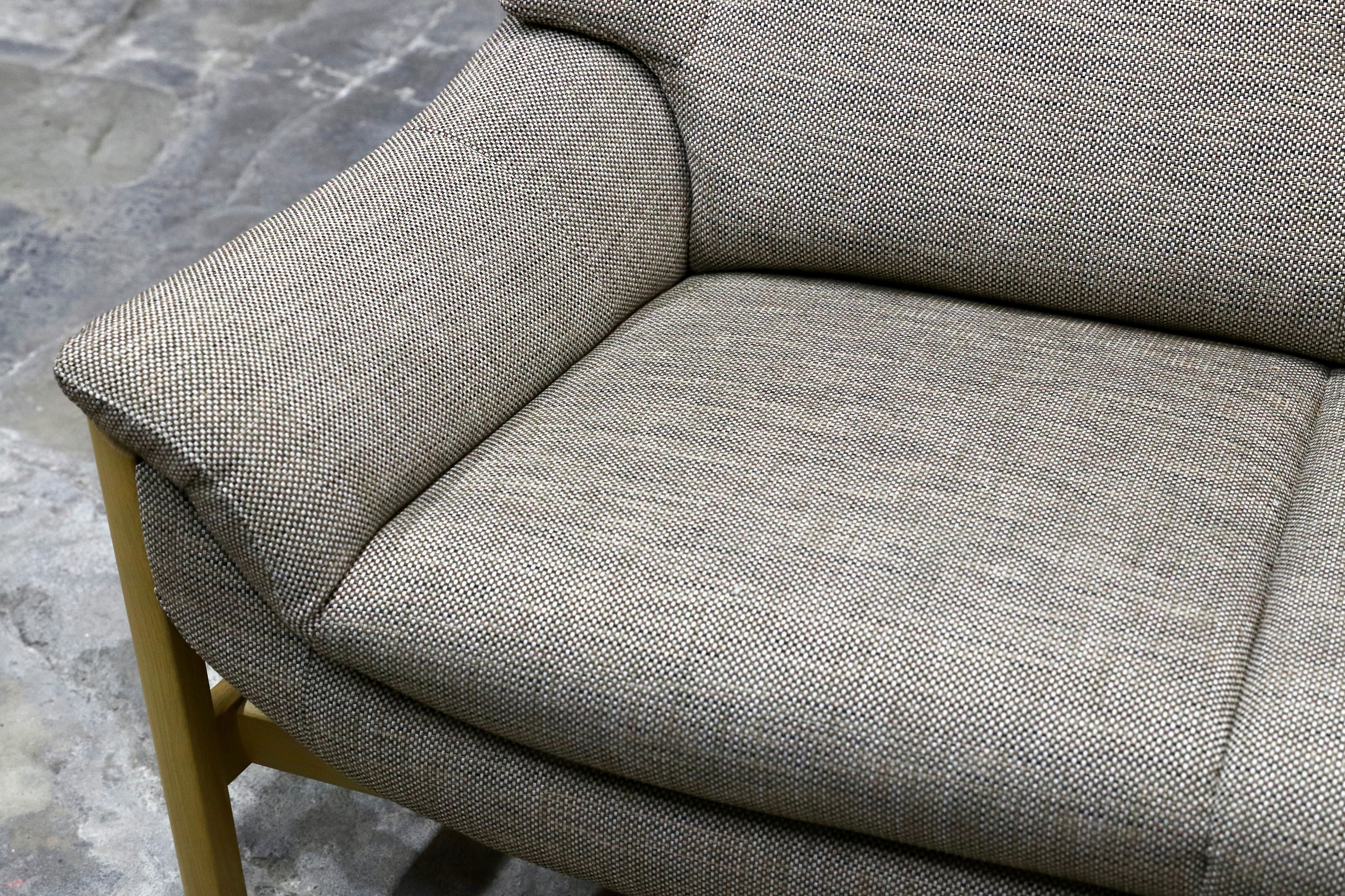 GMIS374○karimoku / カリモク UU62シリーズ 長椅子 3人掛けソファ トリプルソファ 布張り オーク材 北欧スタイル 国産家具 定価約32.5万