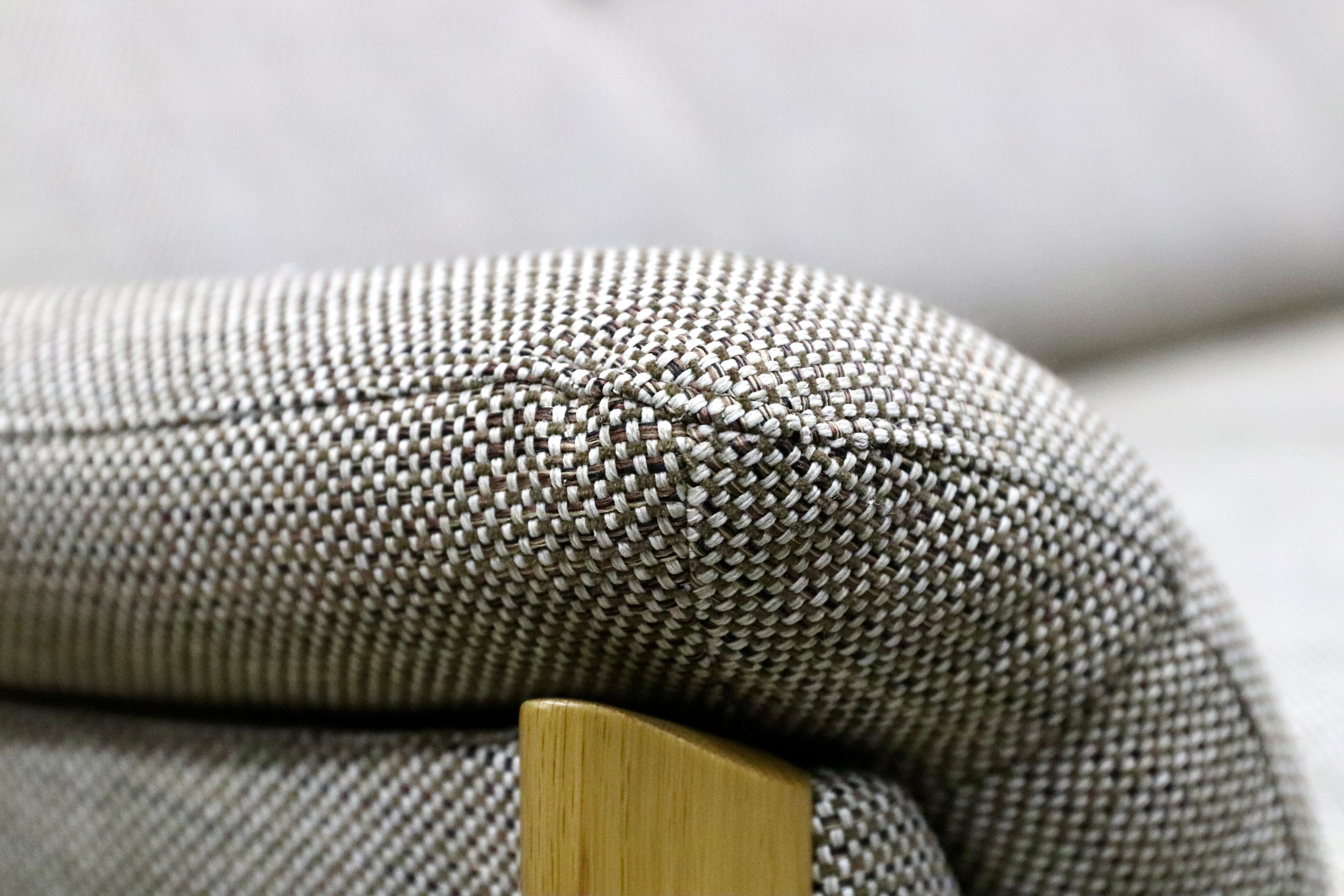 GMIS374○karimoku / カリモク UU62シリーズ 長椅子 3人掛けソファ トリプルソファ 布張り オーク材 北欧スタイル 国産家具 定価約32.5万