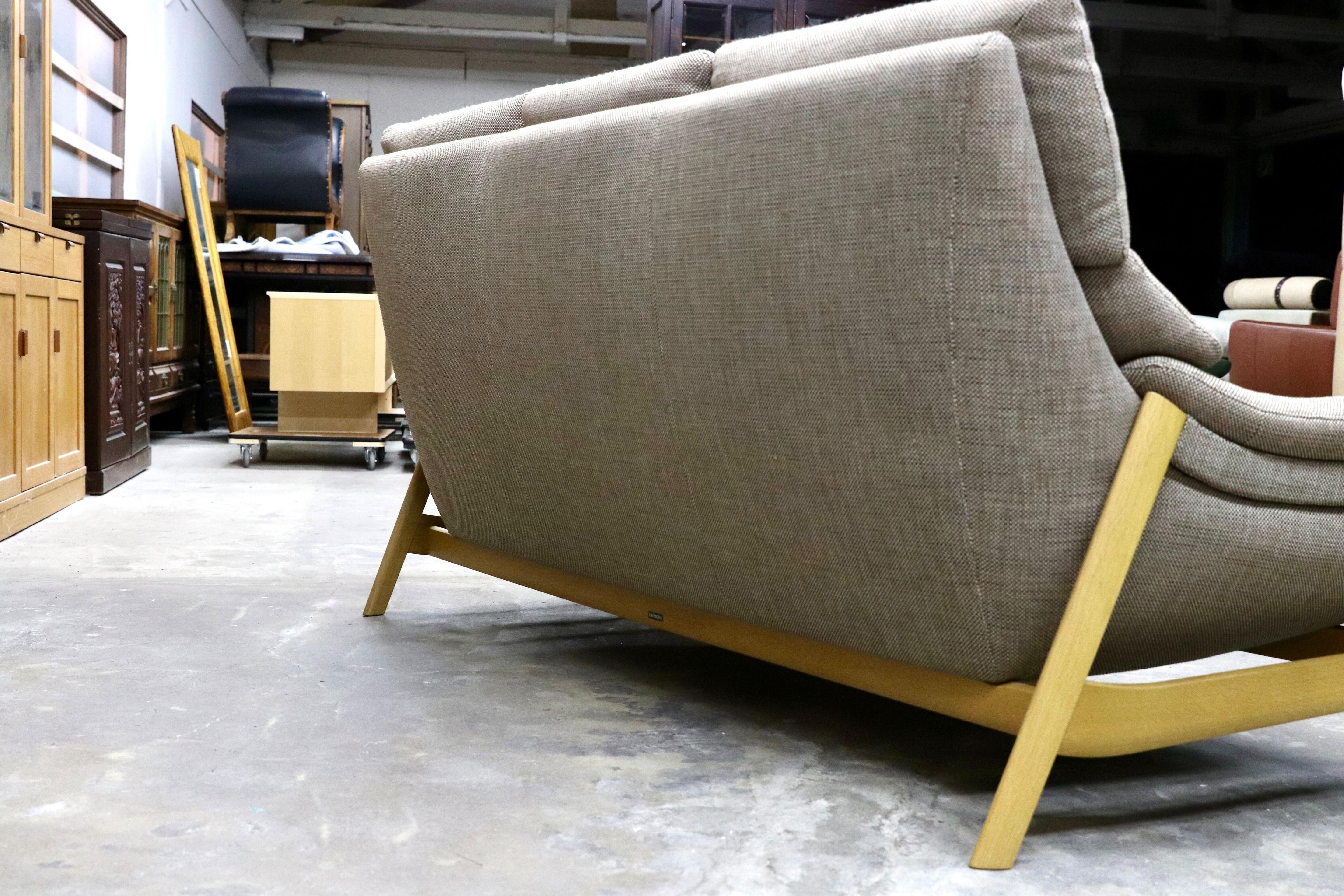 GMIS374○karimoku / カリモク UU62シリーズ 長椅子 3人掛けソファ トリプルソファ 布張り オーク材 北欧スタイル 国産家具 定価約32.5万