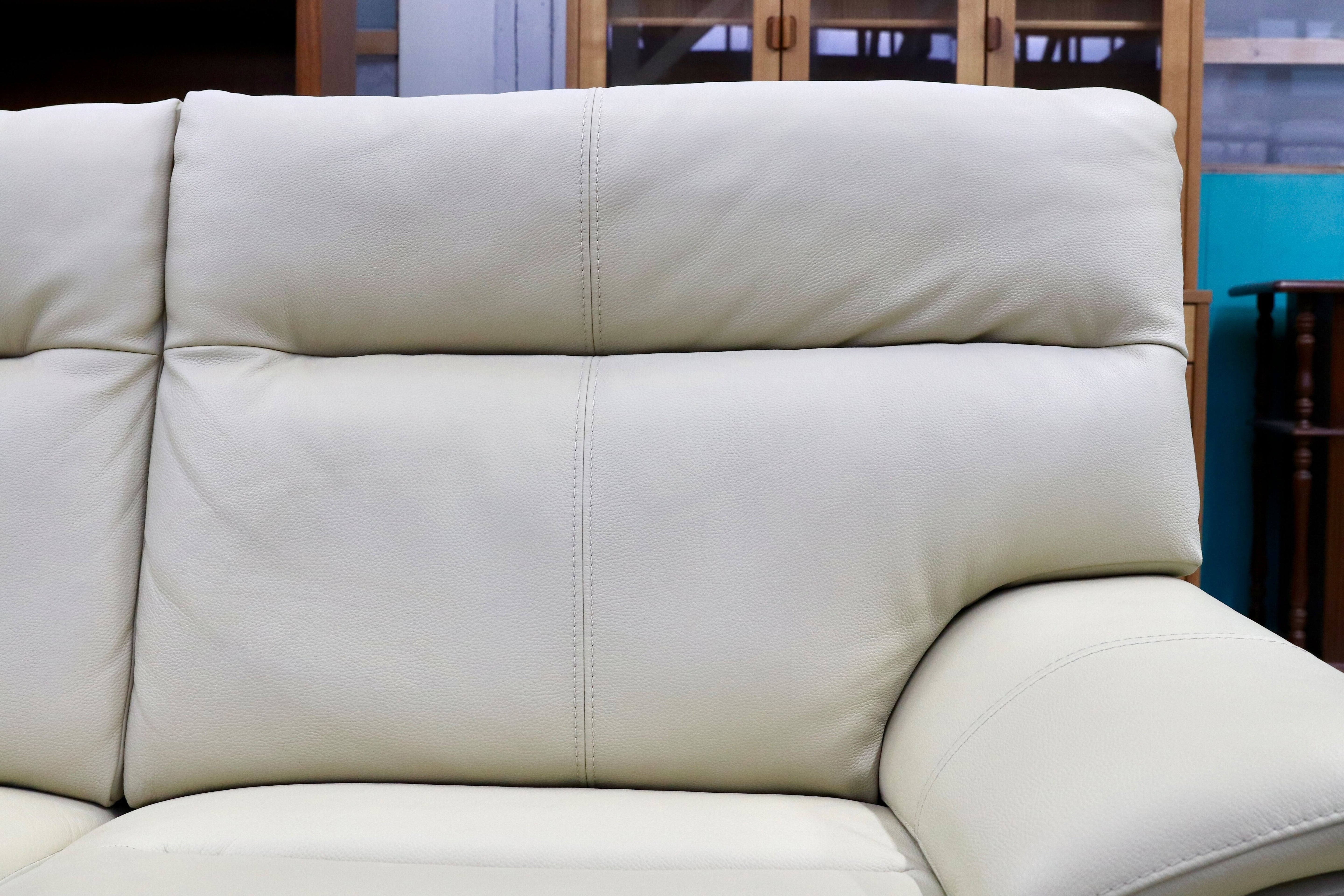 GMHS369○IDC大塚家具 ルーニー 2.5人掛けソファ ラブソファ 長椅子 本革 アイボリー ベージュ系 定価16.5万