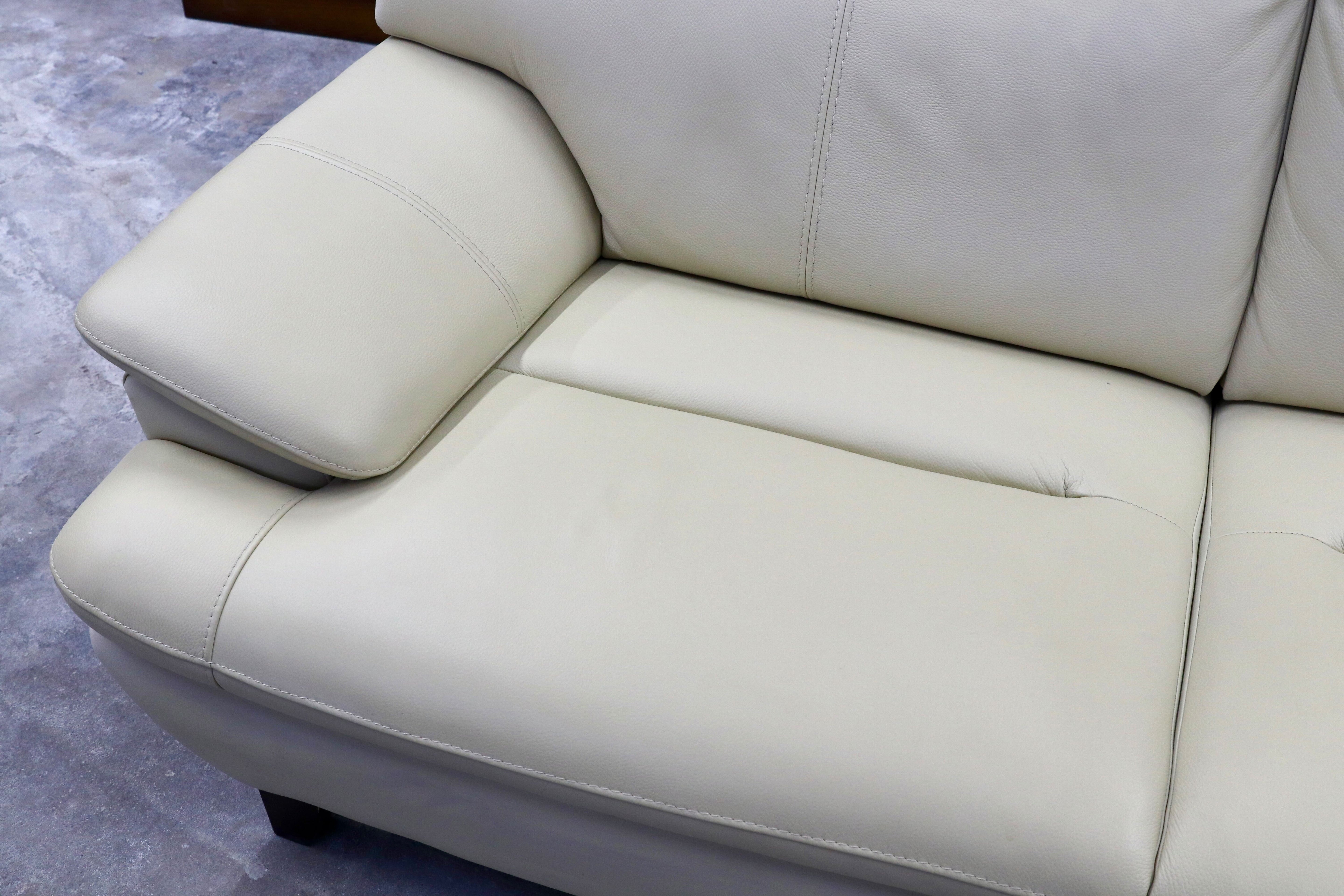 GMHS369○IDC大塚家具 ルーニー 2.5人掛けソファ ラブソファ 長椅子 本革 アイボリー ベージュ系 定価16.5万