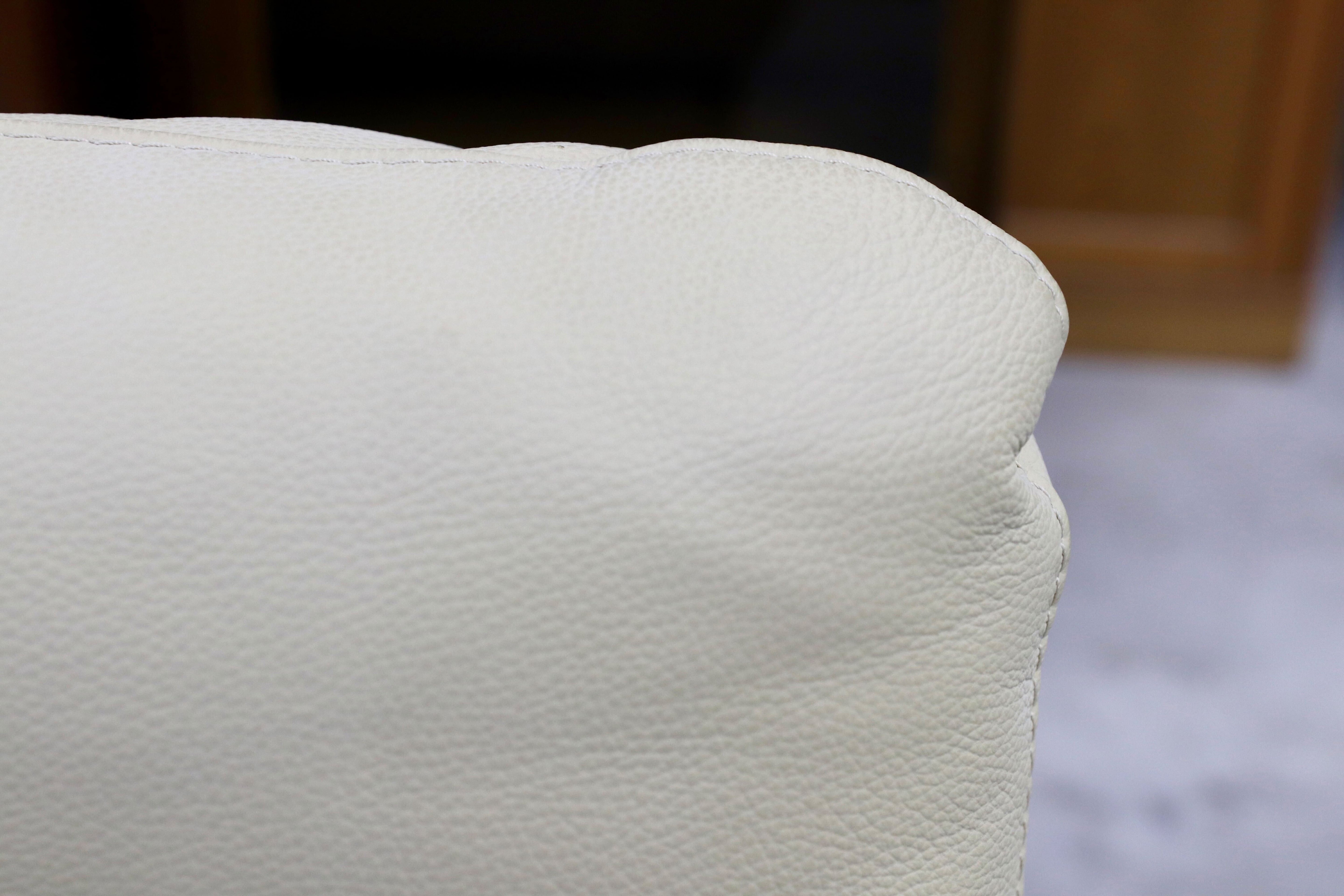 GMHS369○IDC大塚家具 ルーニー 2.5人掛けソファ ラブソファ 長椅子 本革 アイボリー ベージュ系 定価16.5万