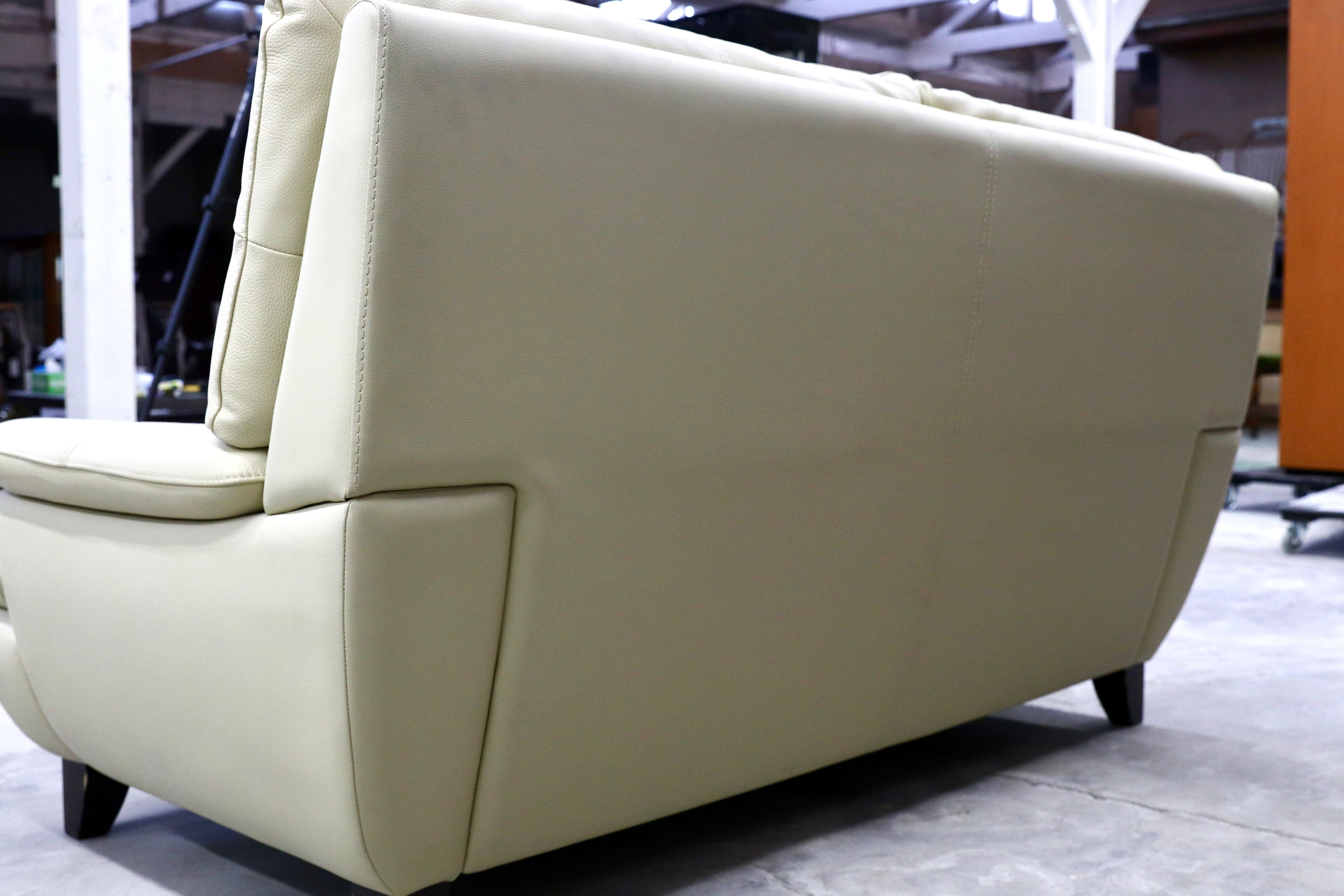 GMHS369○IDC大塚家具 ルーニー 2.5人掛けソファ ラブソファ 長椅子 本革 アイボリー ベージュ系 定価16.5万