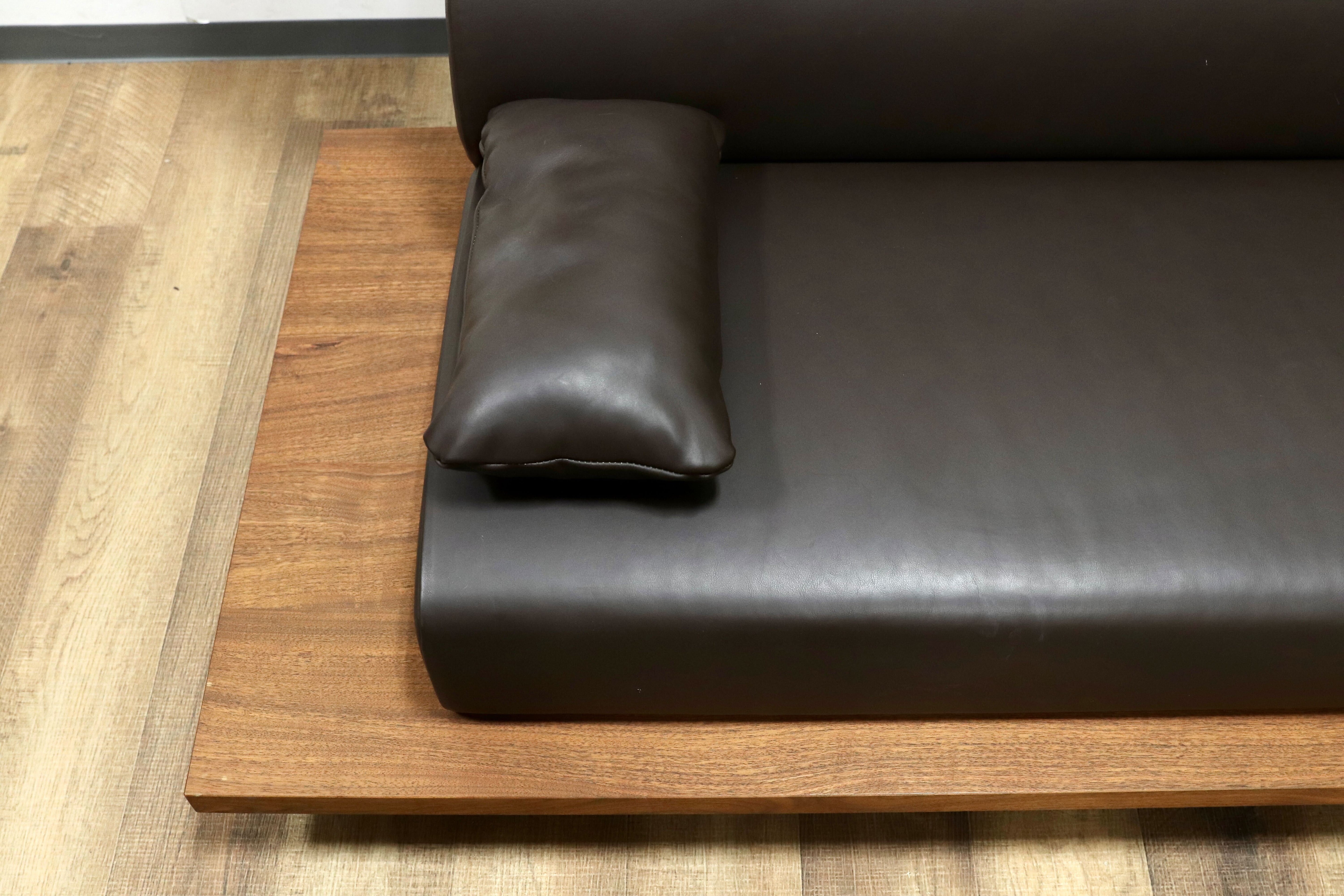 GMGH138○家具工房 旅する木 Wing Sofa ウィングソファ 3人掛けソファ ウォールナット無垢材 本革 定価55万 展示品 検)マスターウォール