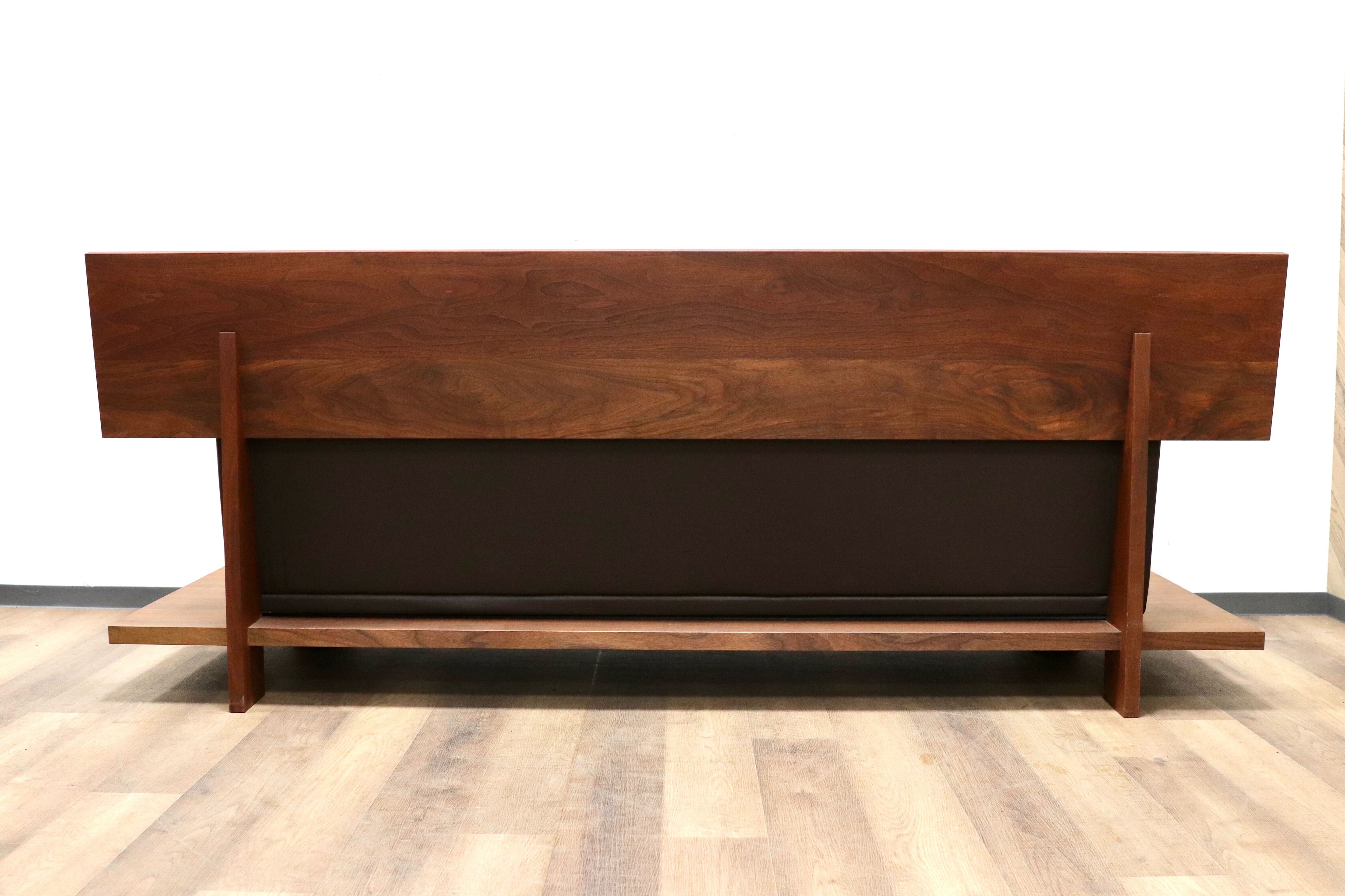 GMGH138○家具工房 旅する木 Wing Sofa ウィングソファ 3人掛けソファ ウォールナット無垢材 本革 定価55万 展示品 検)マスターウォール