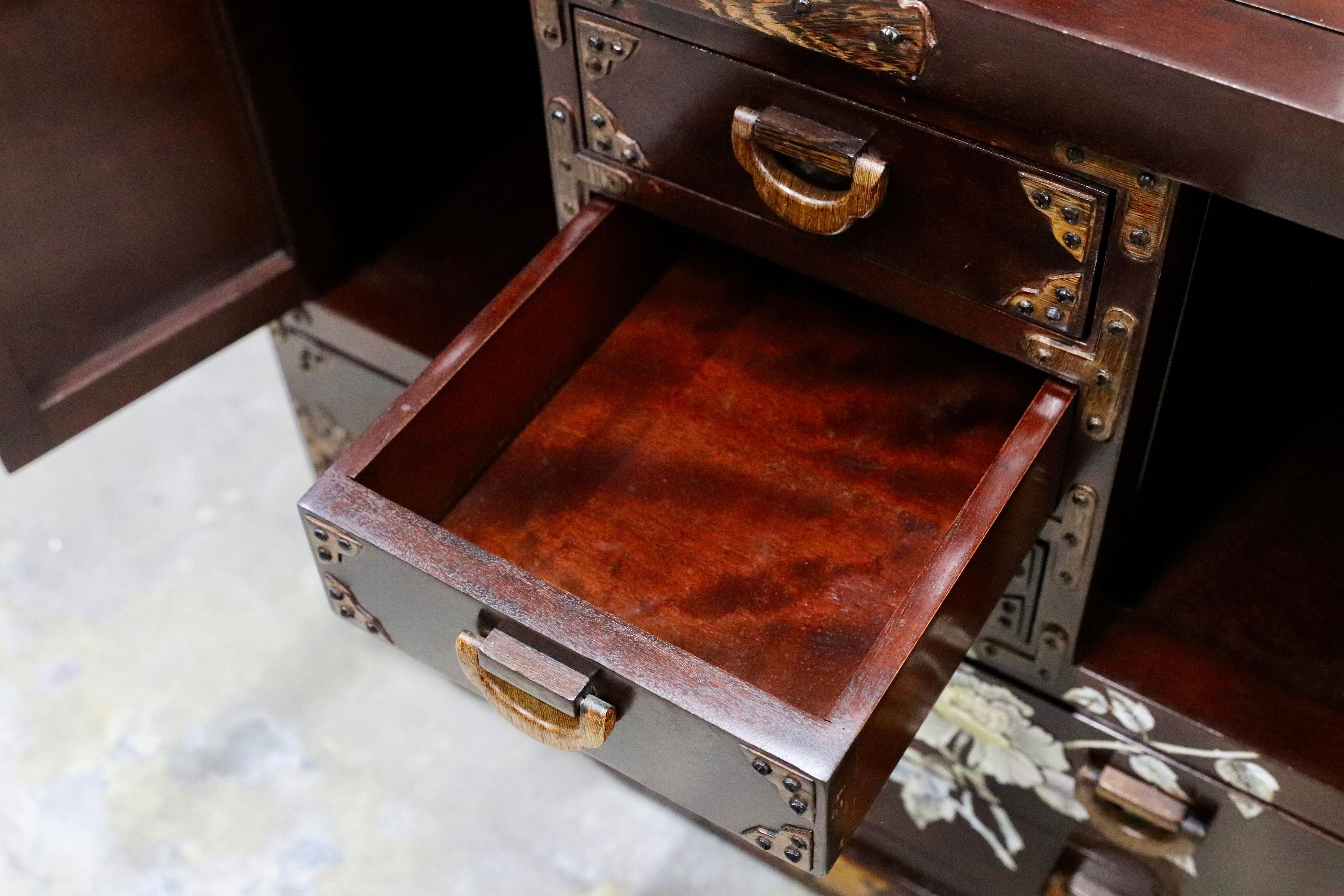 GMIS390B○唐木 花梨 鉄刀木 螺鈿細工 中国美術 最高級 車箪笥 ミニ箪笥 チェスト サイドボード アンティーク 小物入れ