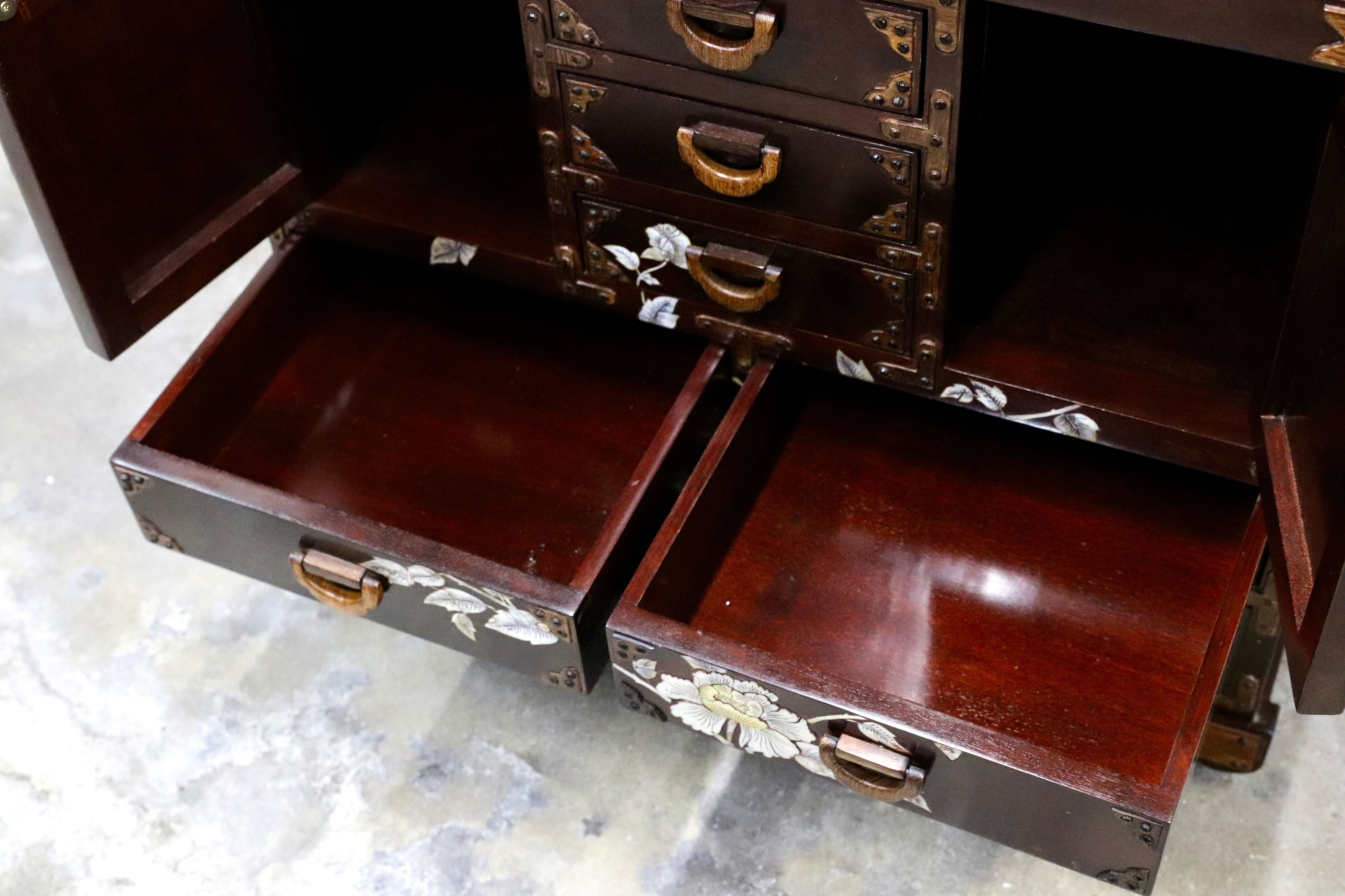 GMIS390B○唐木 花梨 鉄刀木 螺鈿細工 中国美術 最高級 車箪笥 ミニ箪笥 チェスト サイドボード アンティーク 小物入れ