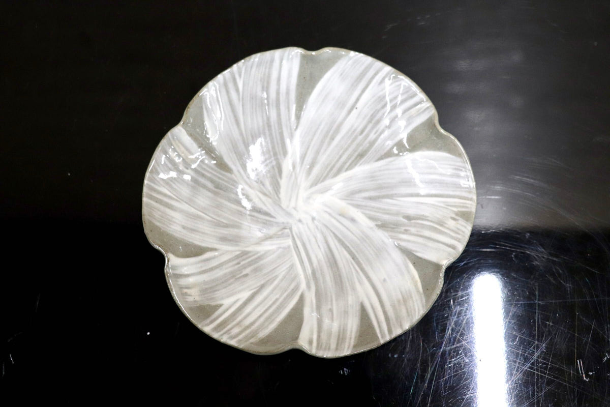GMJO141O◯京焼・清水焼 京泉窯 刷毛目輪花皿 白刷毛輪花銘々皿 刷毛目花型皿 小皿 和食器 陶器 在銘 伝統工芸 3枚セット