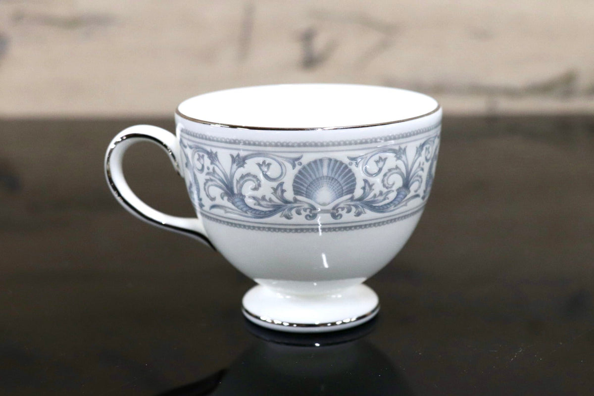 GMJO141R◯WEDGWOOD / ウェッジウッド DOLPHIN WHITE ドルフィン ホワイト 黒壺 Bone China カップ&ソーサー 西洋 ヴィンテージ 廃盤 稀少