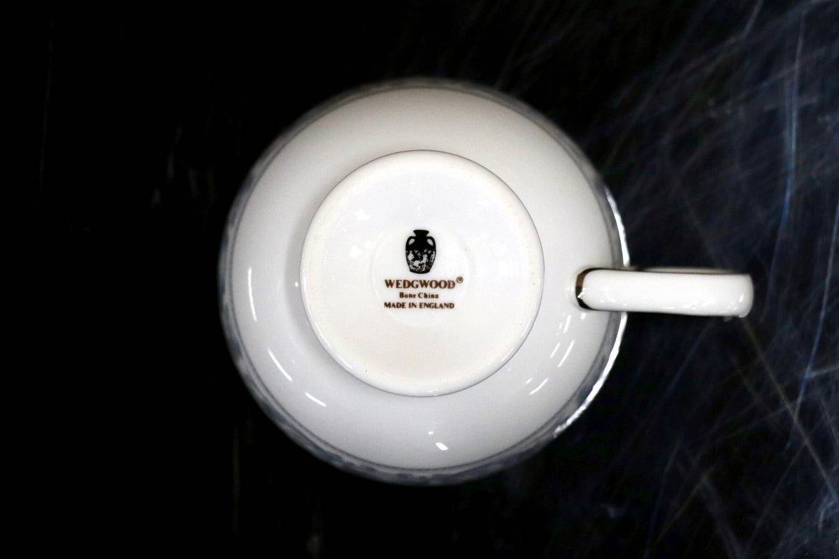 GMJO141R◯WEDGWOOD / ウェッジウッド DOLPHIN WHITE ドルフィン ホワイト 黒壺 Bone China カップ&ソーサー 西洋 ヴィンテージ 廃盤 稀少