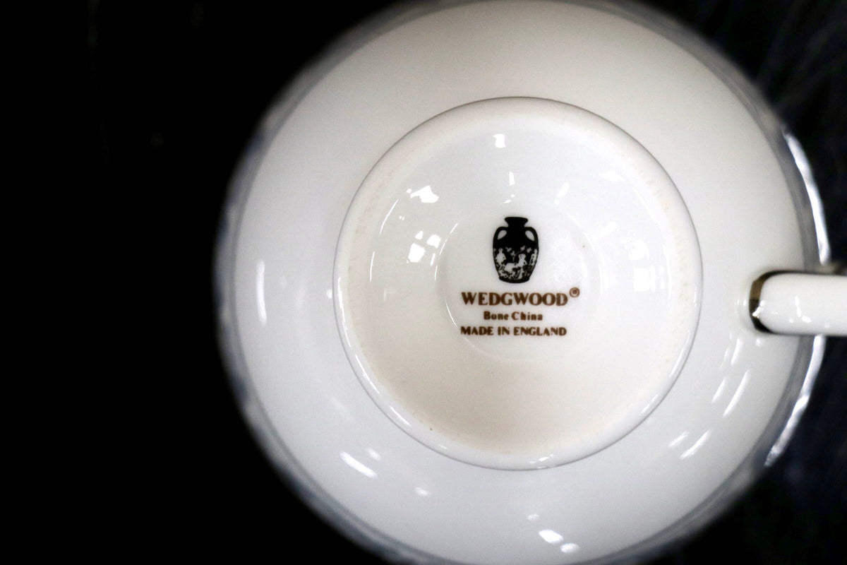 GMJO141R◯WEDGWOOD / ウェッジウッド DOLPHIN WHITE ドルフィン ホワイト 黒壺 Bone China カップ&ソーサー 西洋 ヴィンテージ 廃盤 稀少