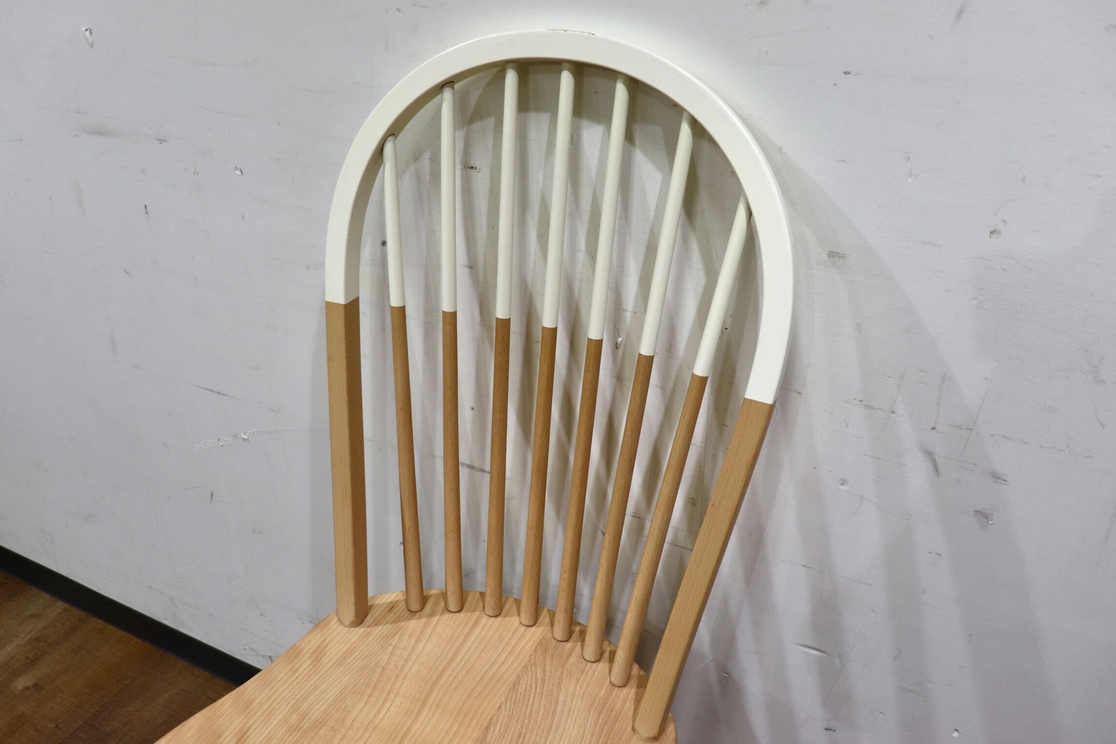 GMHO79B○秋田木工 NO.500EB IDC大塚家具 ダイニングチェア 食卓椅子 椅子 ボウバック ウィンザーチェアブナ材 ホワイト色 定価約7.3万