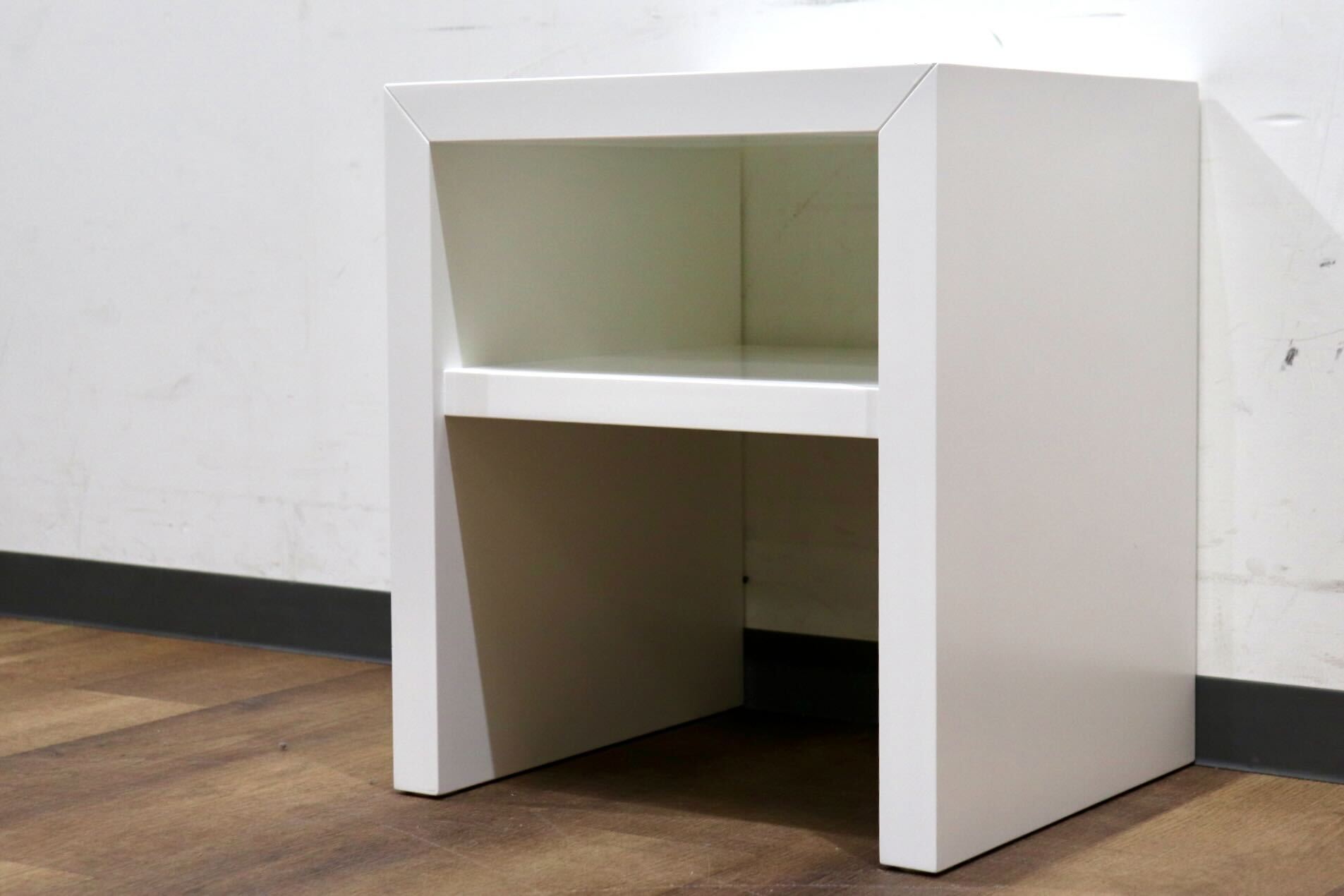 GMHO84○CHERRY FURNITURE / 桜屋工業 HOMEDAY ベッドサイドテーブル サイドテーブル ナイトテーブル 飾り棚 ホワイト 定価約2.7万