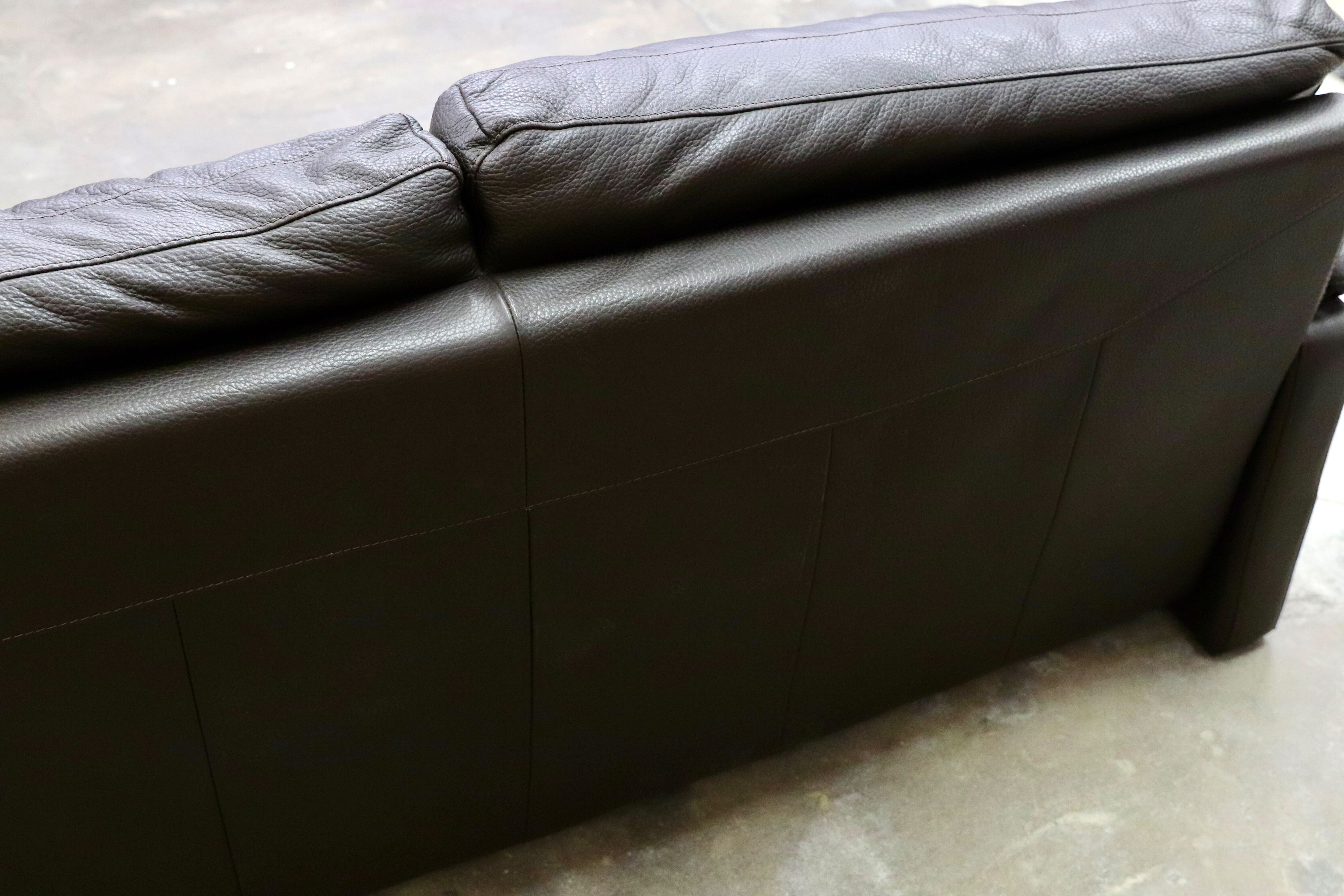 GMIK716○IDC大塚家具 2.5人掛けソファ トリプルソファ ダークブラウン 総本革 スタイリッシュモダン 長椅子 レザー