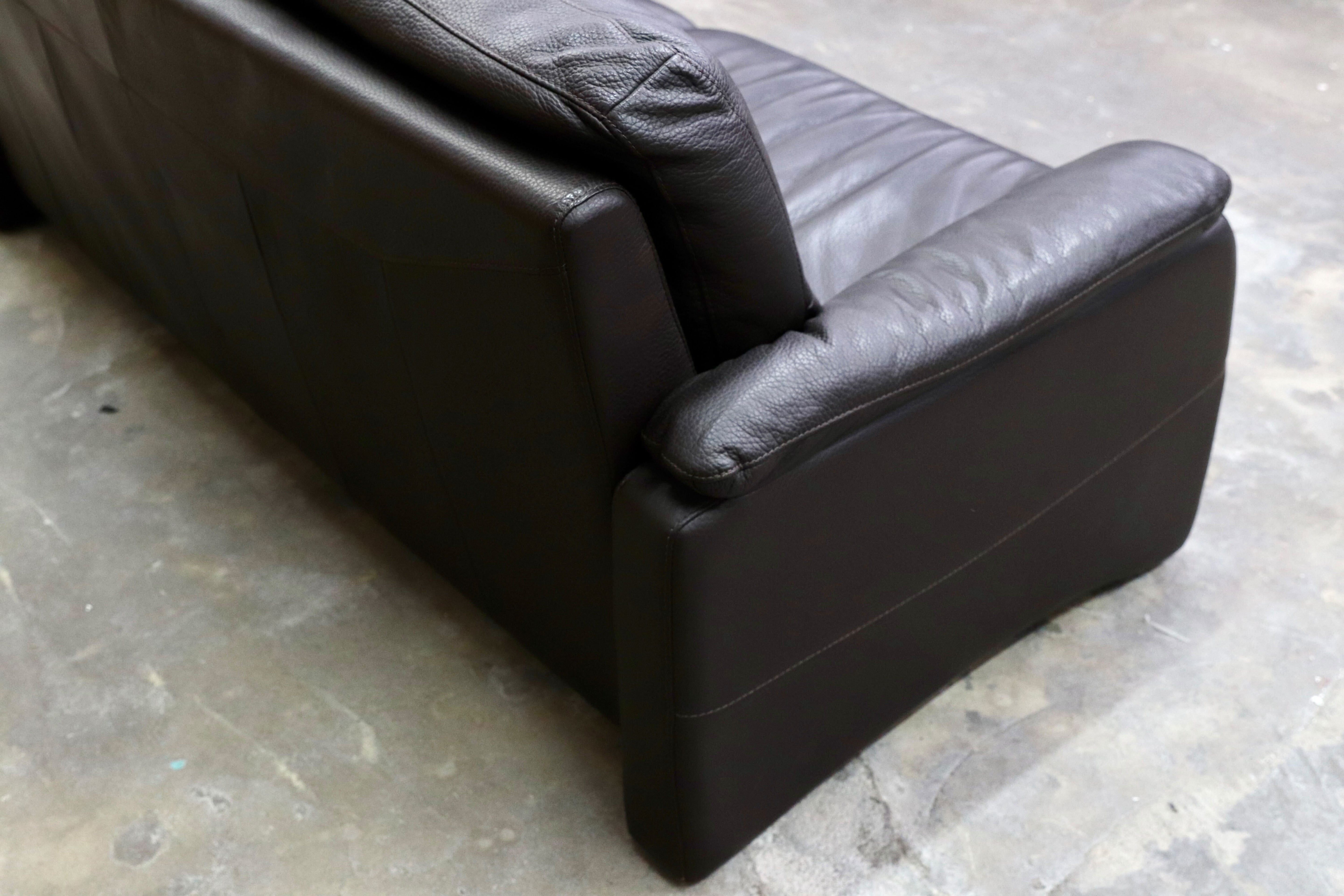 GMIK716○IDC大塚家具 2.5人掛けソファ トリプルソファ ダークブラウン 総本革 スタイリッシュモダン 長椅子 レザー