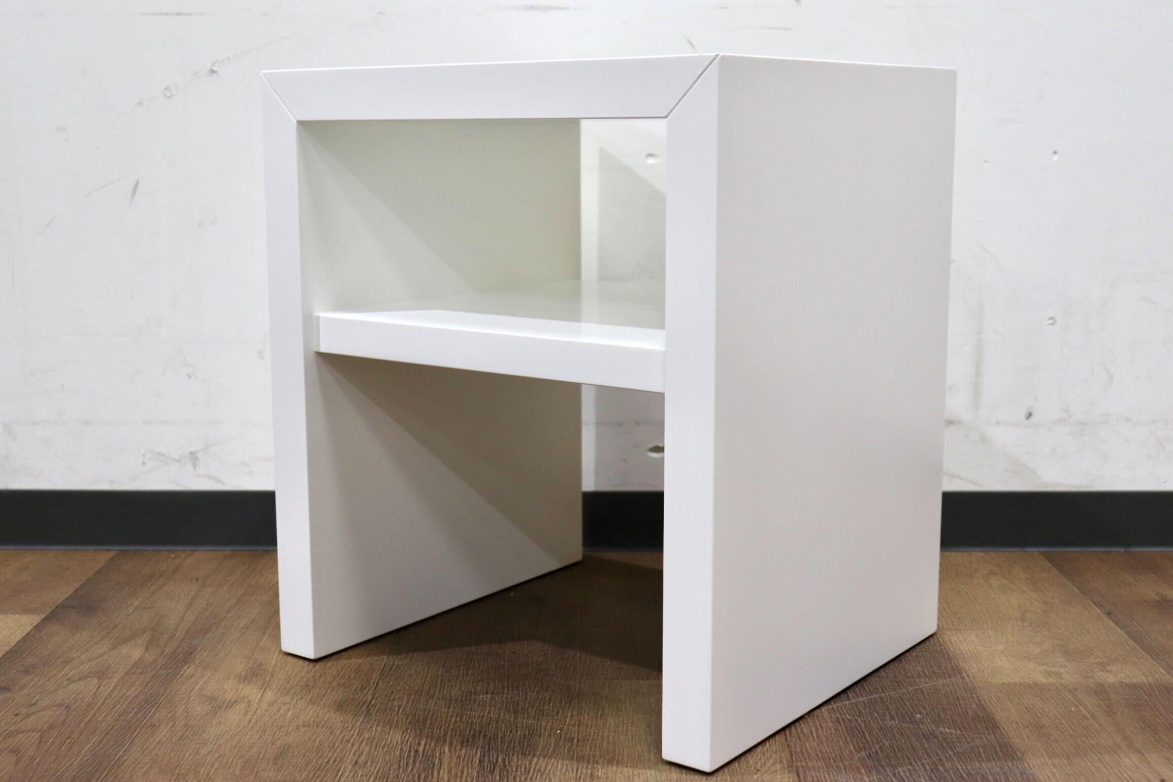 GMHO84○CHERRY FURNITURE / 桜屋工業 HOMEDAY ベッドサイドテーブル サイドテーブル ナイトテーブル 飾り棚 ホワイト 定価約2.7万