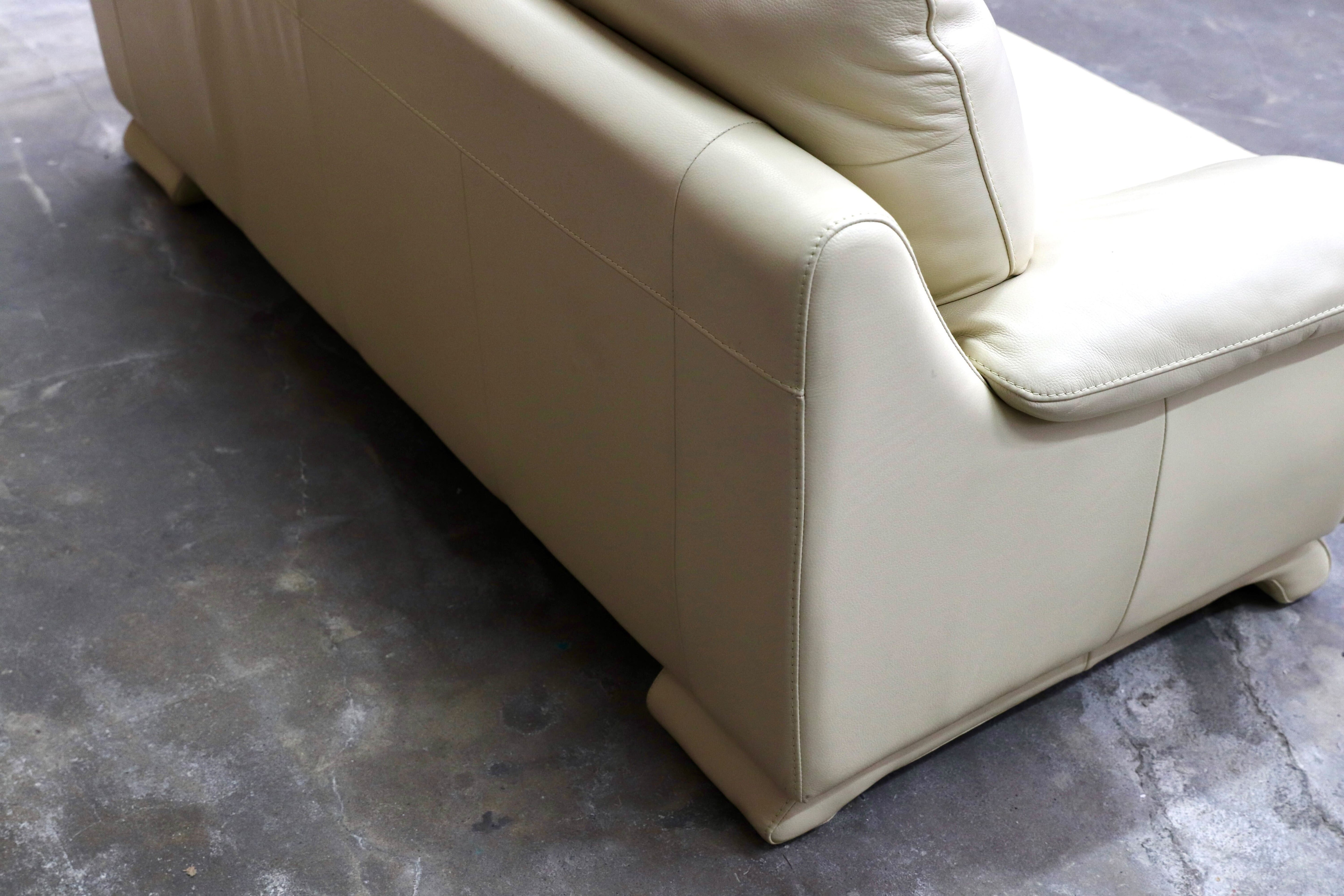 GMIK709○IDC大塚家具 L/S Comfort-03 2.5人掛けソファ 総本革 クリーム色 スタイリッシュ ラグジュアリーモダン 長椅子